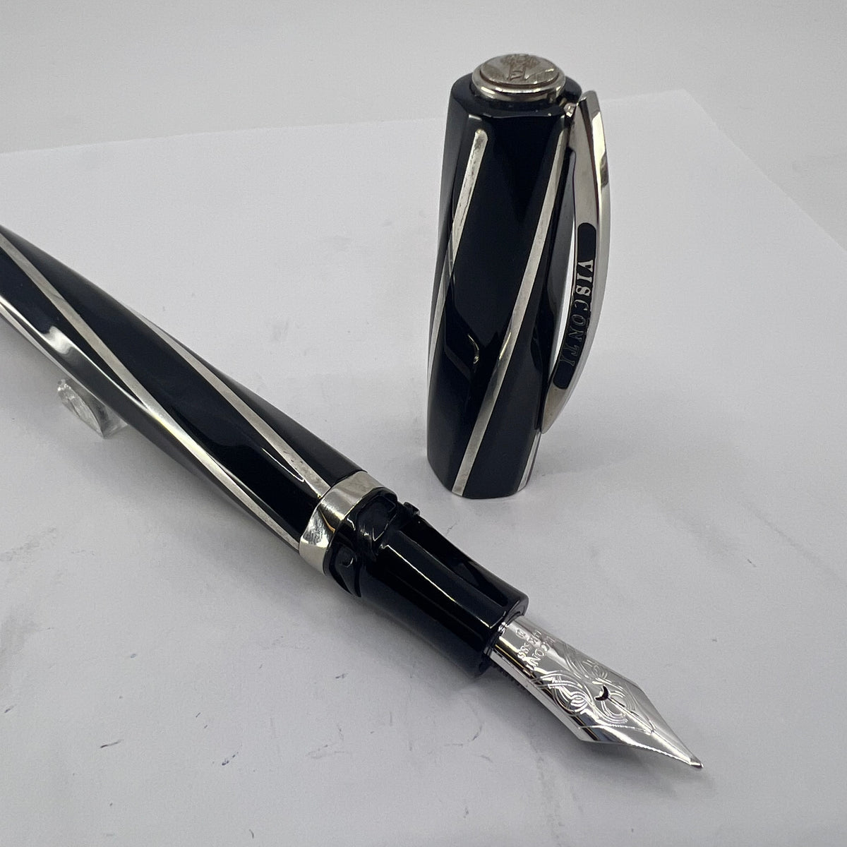 Visconti Black Divina Large Fountain Pen  - Broad 14kt Gold  Nib