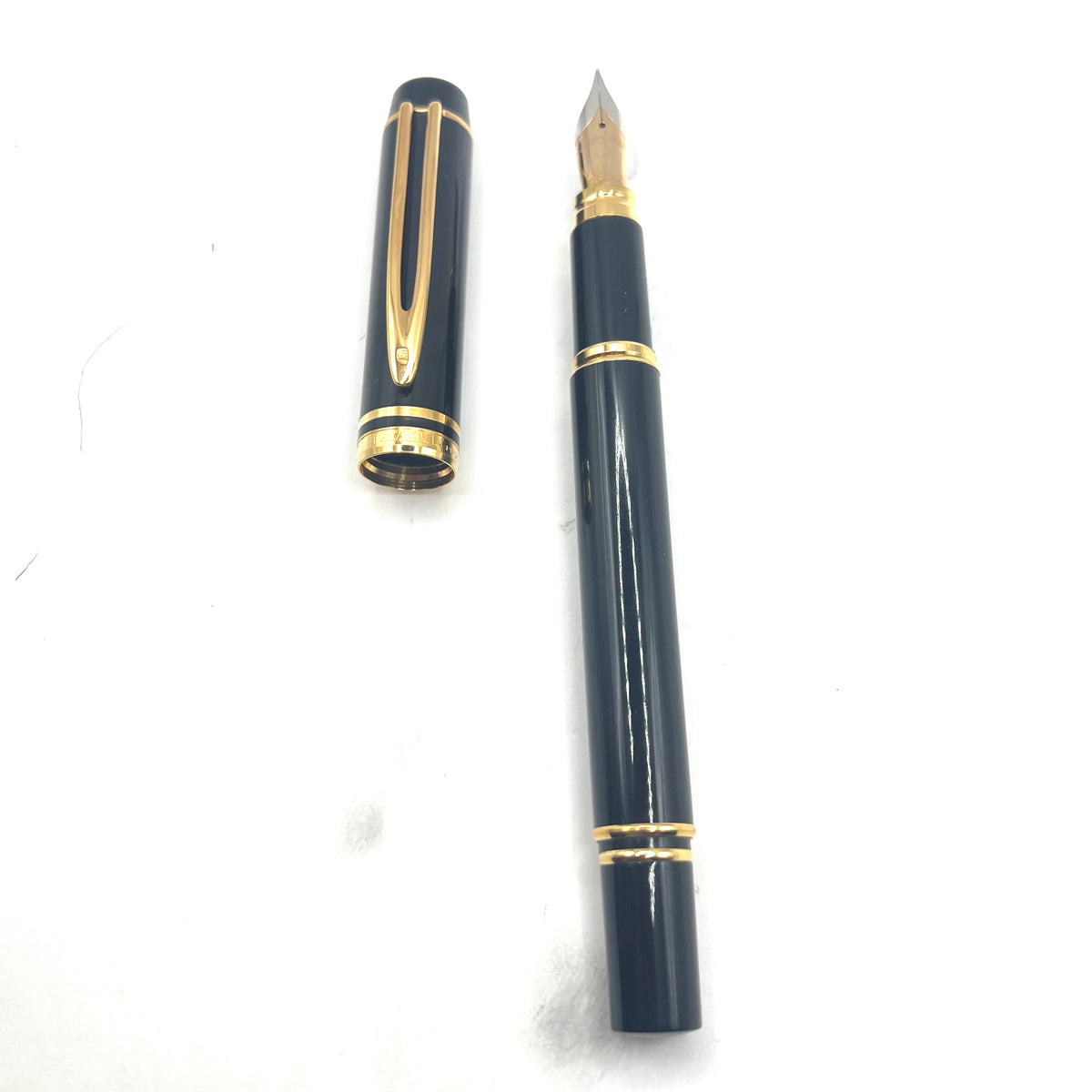 Waterman Man 100 Black Lacquered Fountain Pen - Fine 18kt Gold Nib