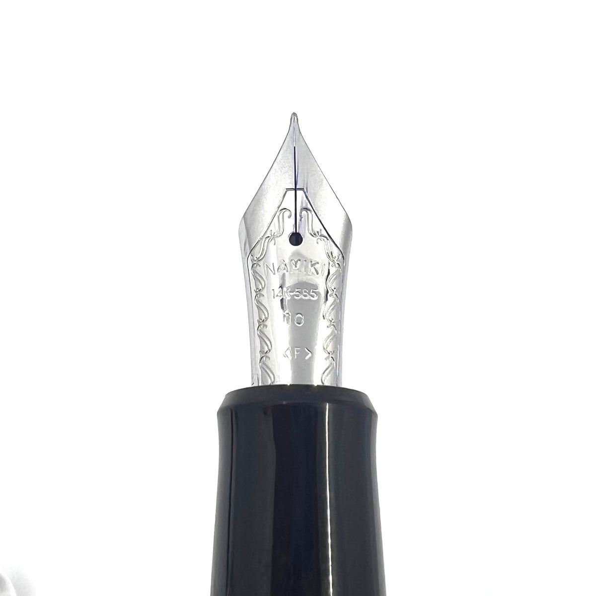 Pilot-Namiki Black Lacquered Bamboo Metal  Oversized Fountain Pen - Fine 14kt Gold Nib