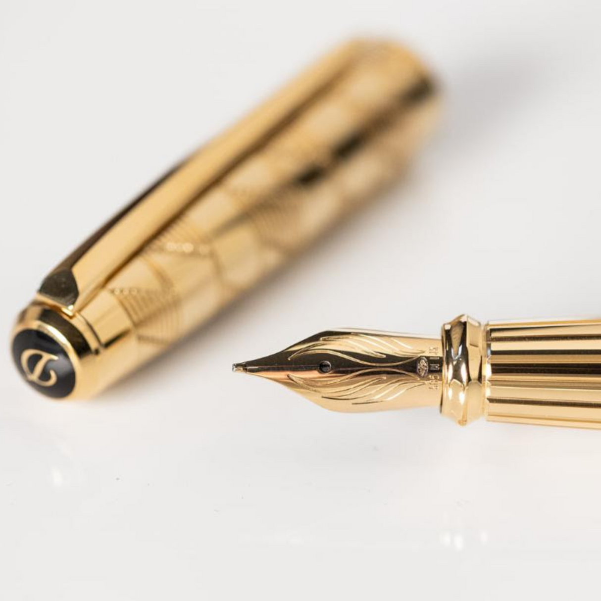 S.T. Dupont Monogram 1872 Eternity L Gold Fountain Pen