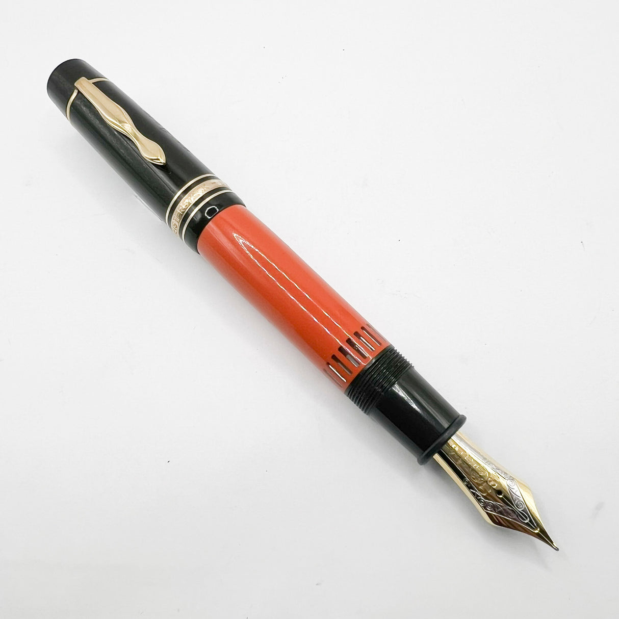 Montblanc Ernest Hemingway Writers Series Limited Edition Fountain Pen  - Fine 18kt Gold Nib
