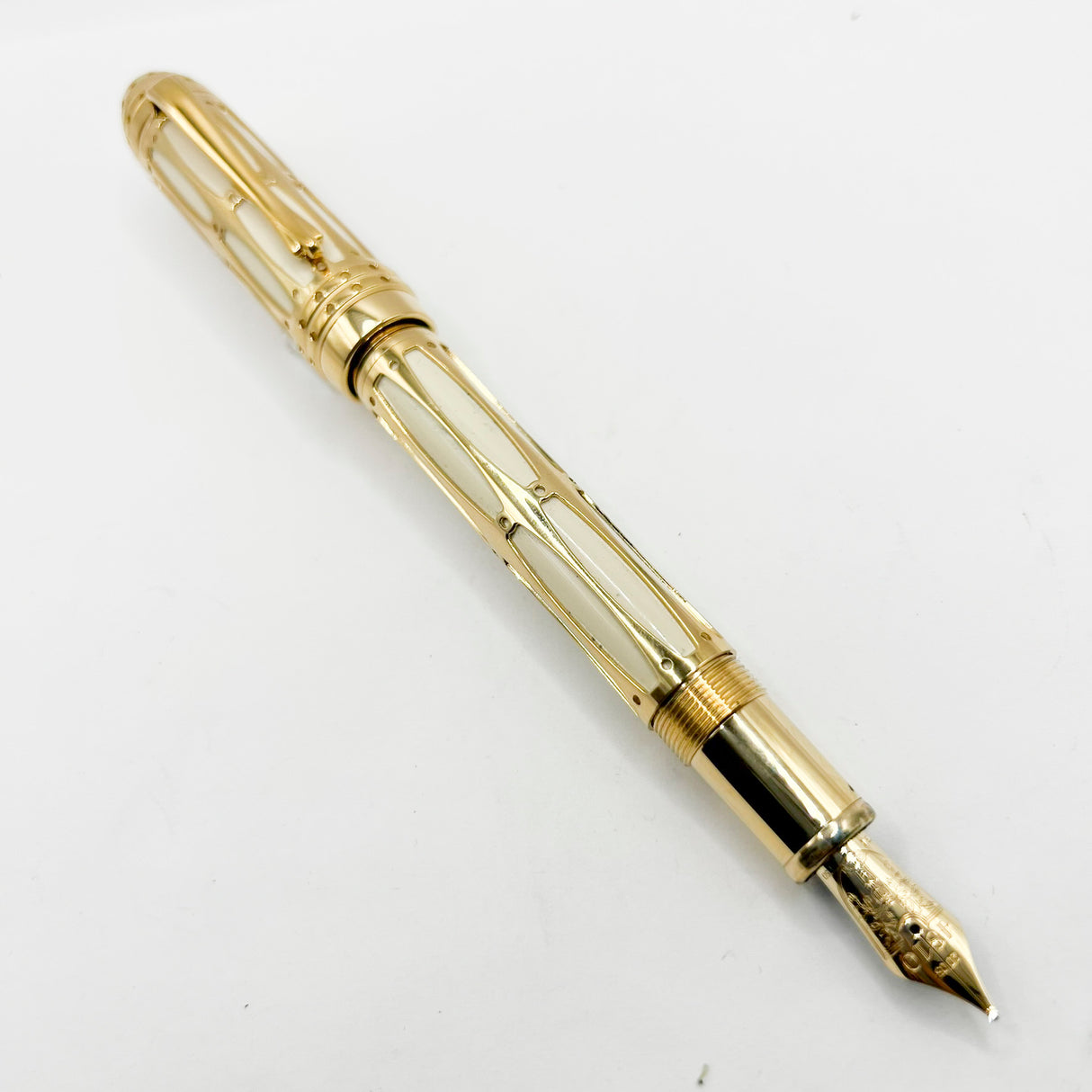 Montblanc Pope Julius Patron Of The Arts Limited Edition Fountain Pen  - Medium 18kt Gold Nib