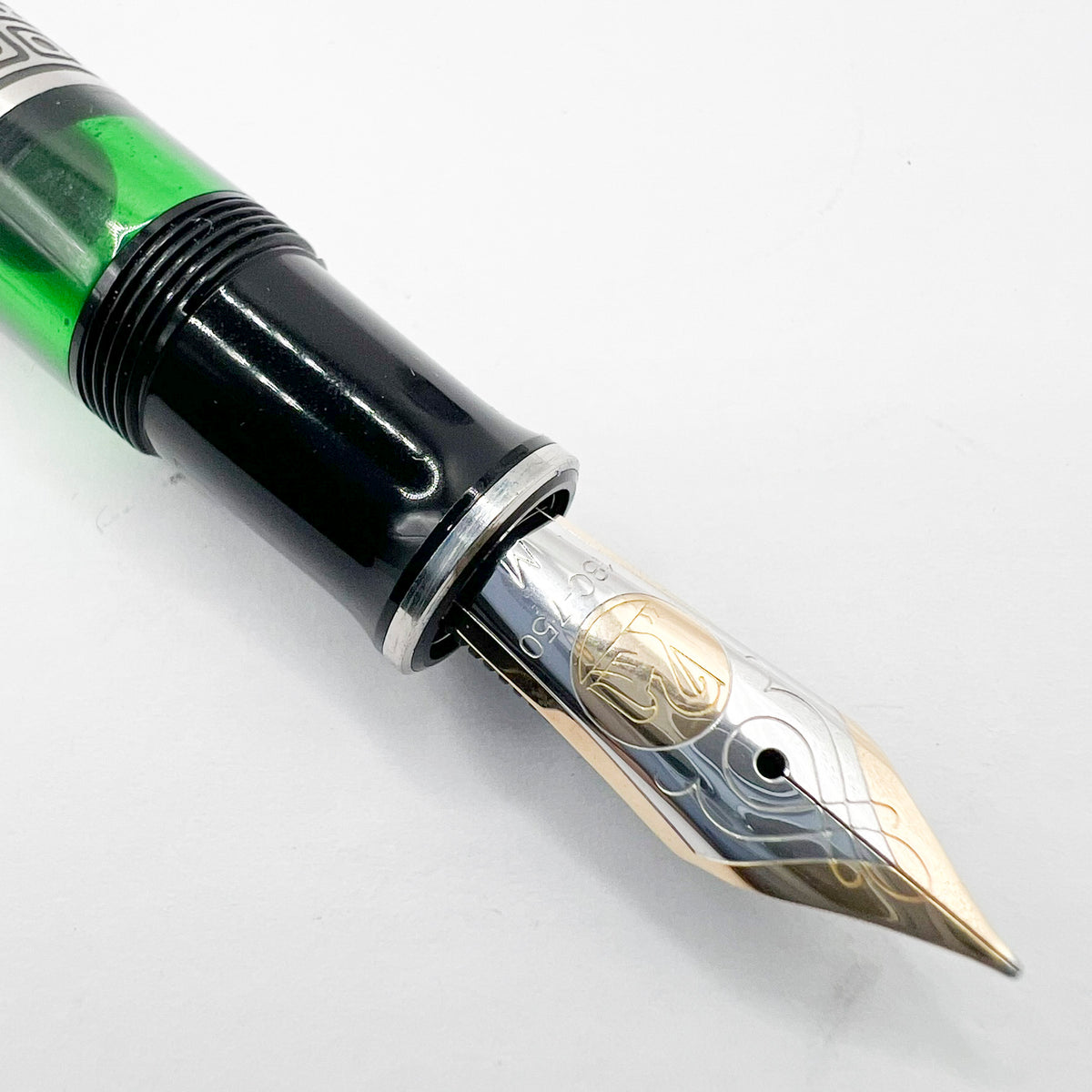 Pelikan M910 Toledo Sterling Silver Fountain Pen - Semi-Flex Medium 18kt Gold Nib