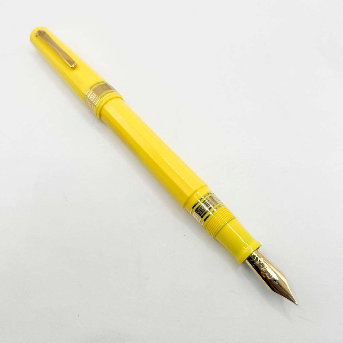 OMAS for  Ferrari/1990's -  Ferrari Yellow Facetted Paragon Fountain Pen - Medium 18kt Gold Nib