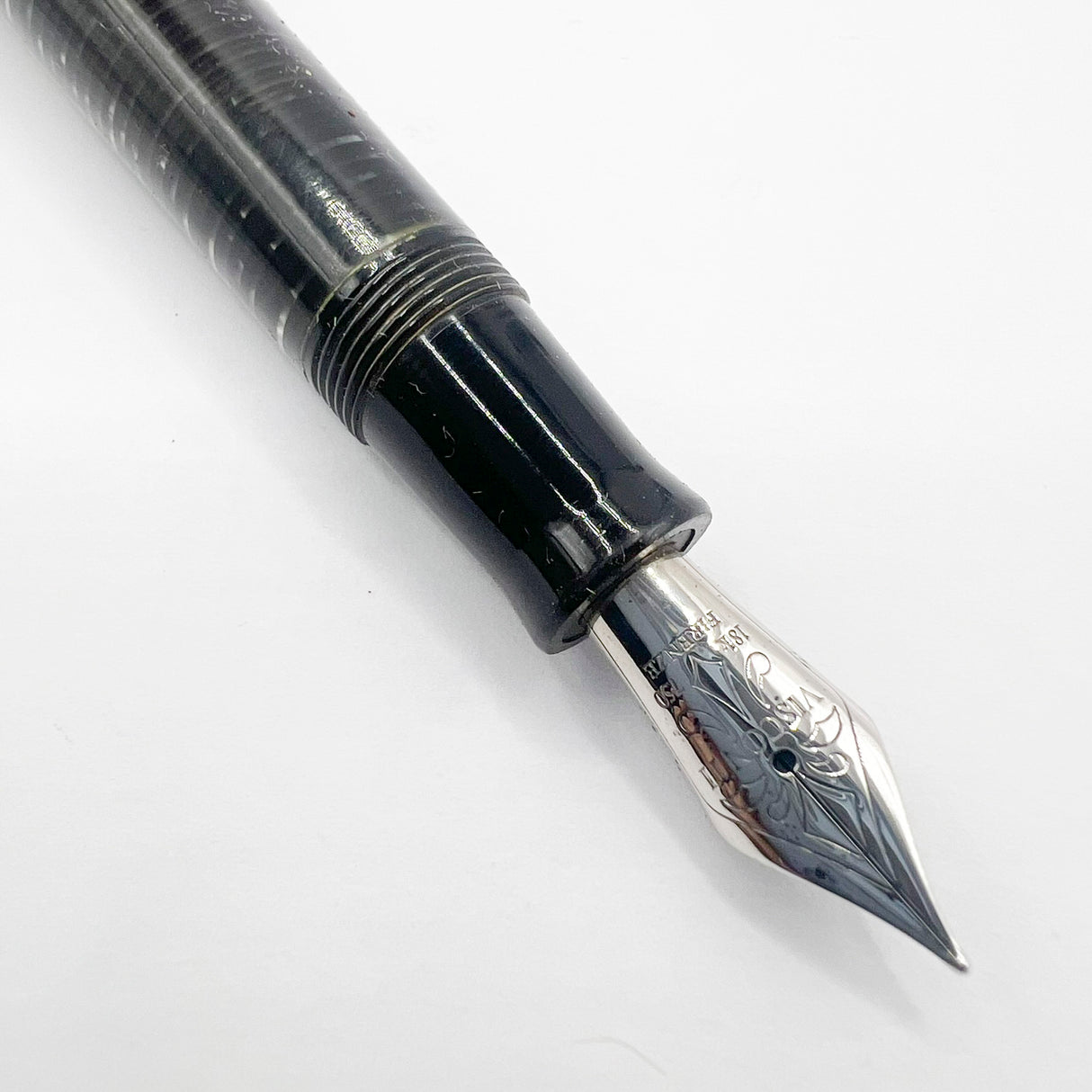 Visconti D'Essai Vintage Celluloid Limited Edition Fountain Pen - Fine 18kt Gold  Nib