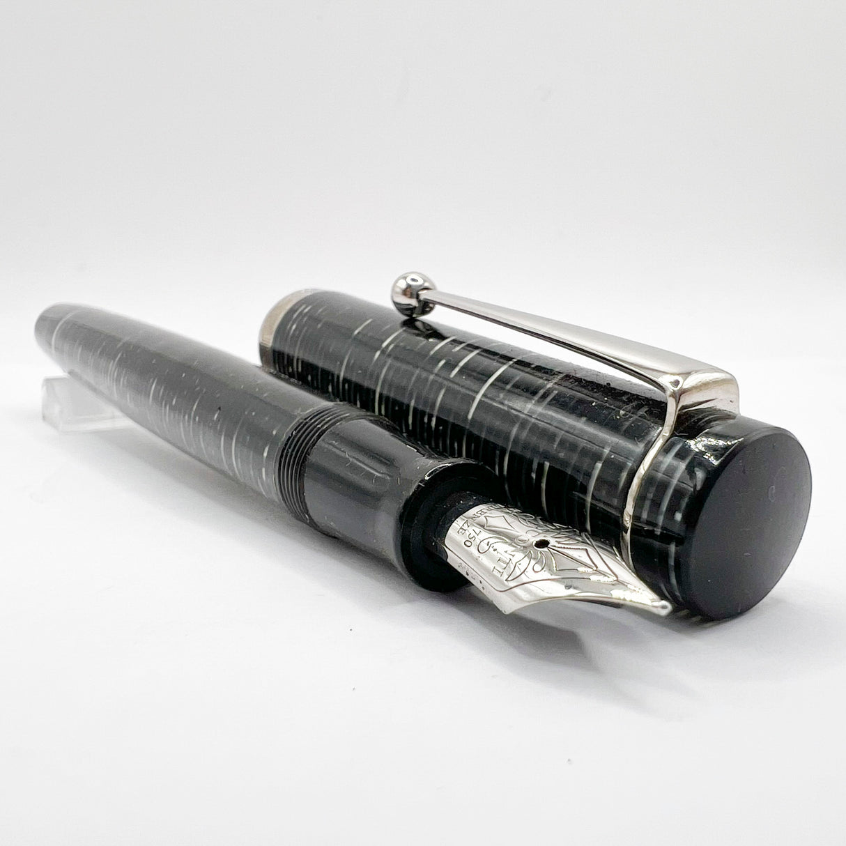 Visconti D'Essai Vintage Celluloid Limited Edition Fountain Pen - Fine 18kt Gold  Nib
