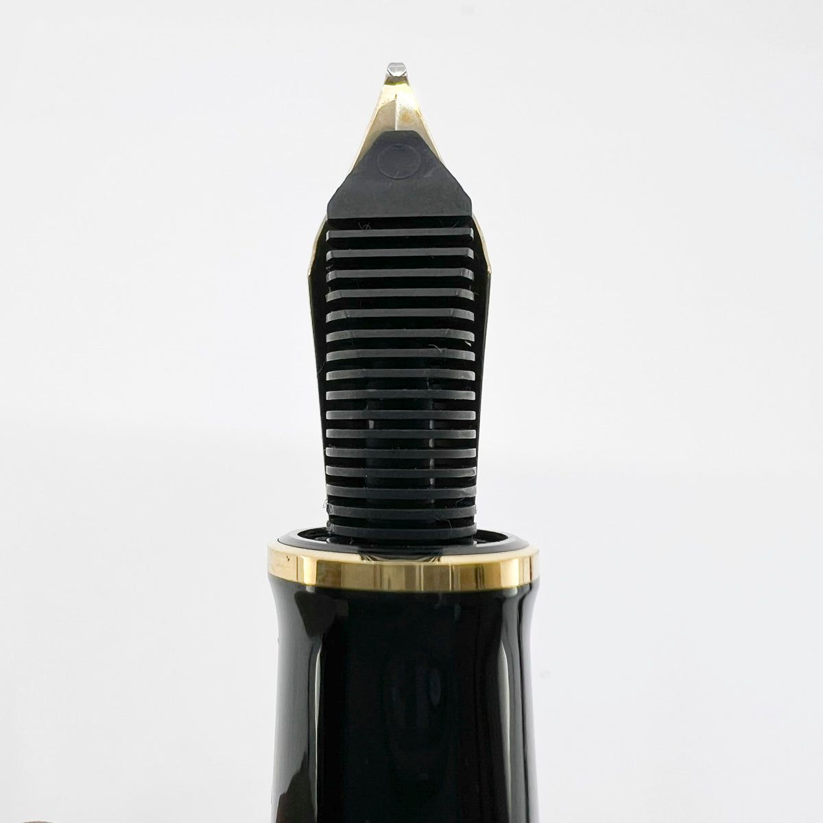 Pelikan Souveran M800 Black Cap/Blue Striped Barrel Fountain Pen - Broad 18kt Gold Nib