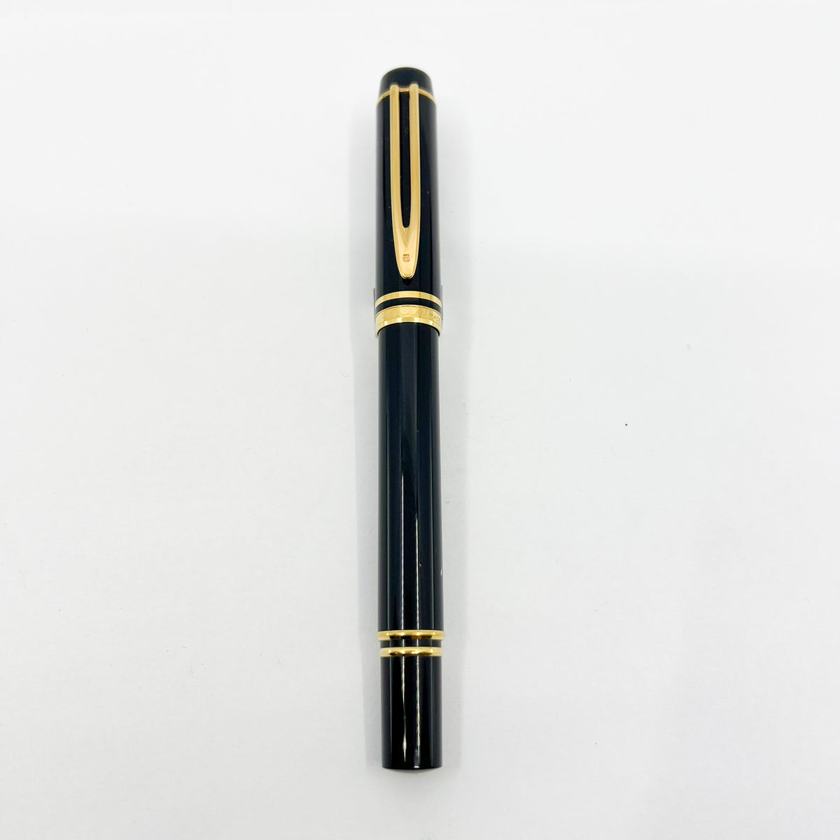 Waterman LeMan 100 Black Fountain Pen - Medium 18kt Gold Nib