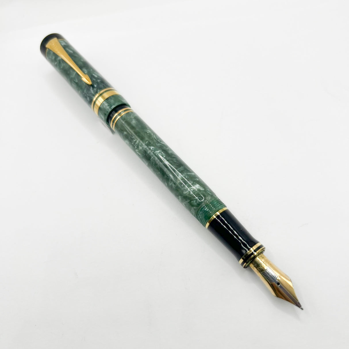 Parker Duofold Centennial Marbled Green  Fountain Pen (Circa 1990) - Medium 18kt Gold Nib