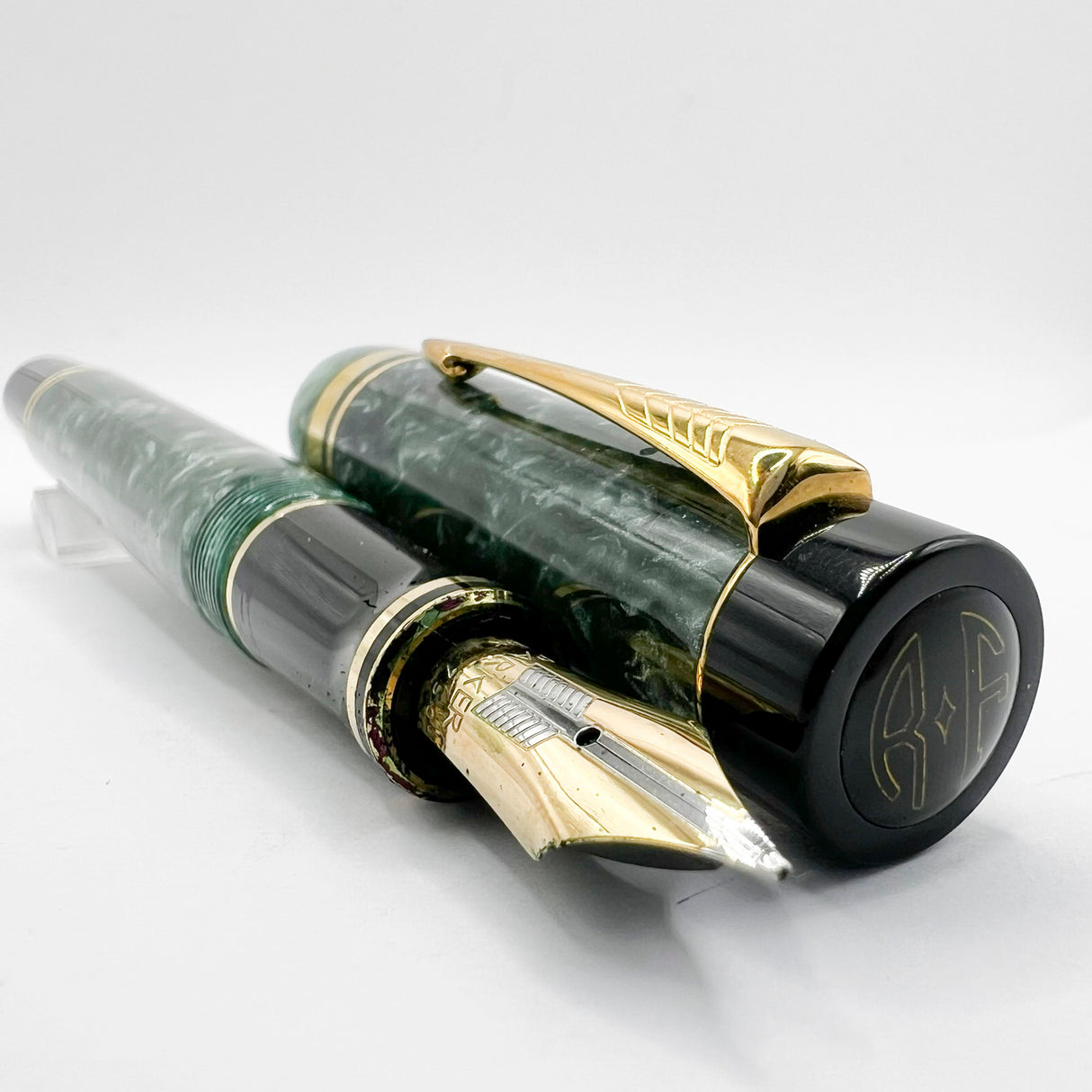 Parker Duofold Centennial Marbled Green  Fountain Pen (Circa 1990) - Medium 18kt Gold Nib