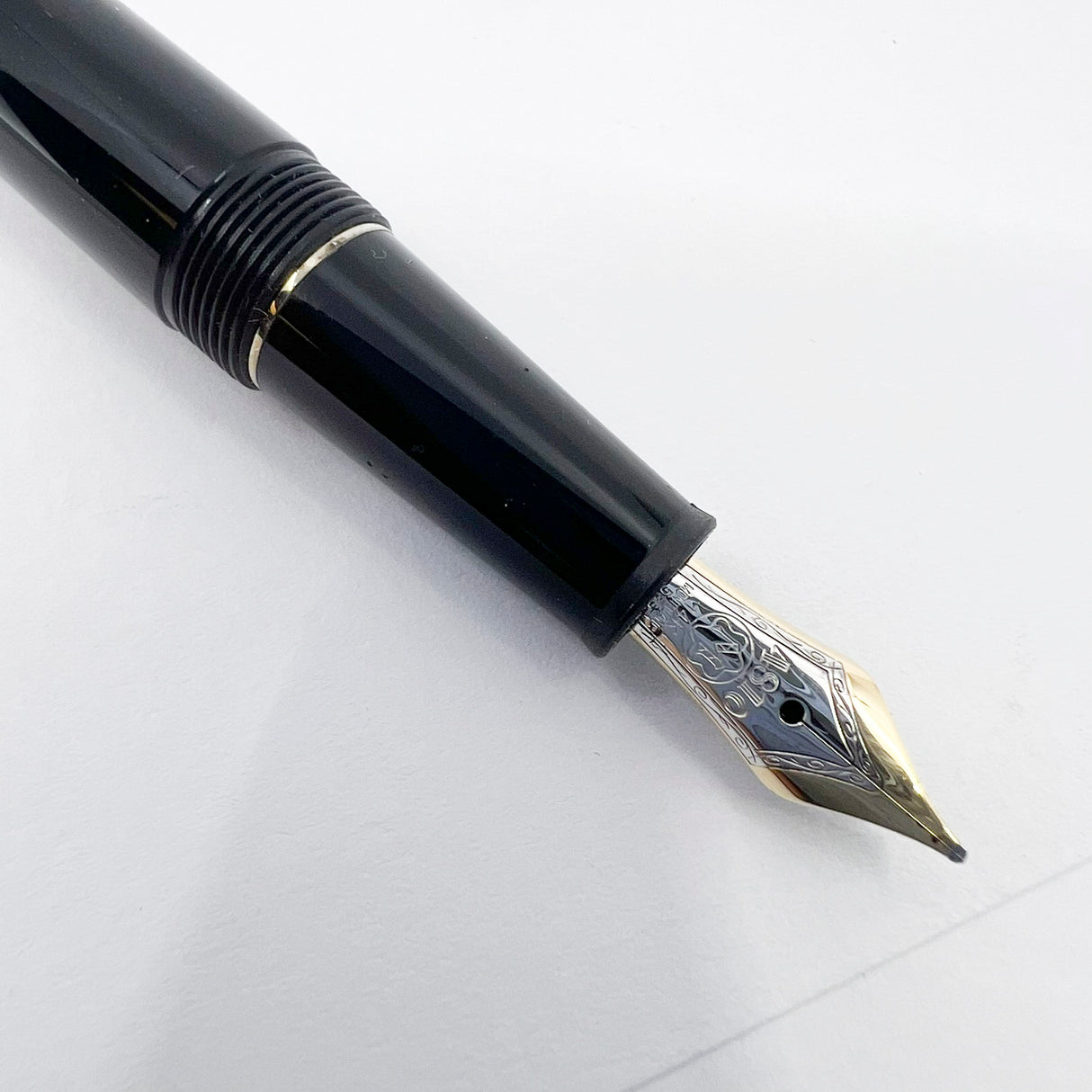 Montblanc P145 Classique Platinum Plated Trim Fountain Pen -  Medium 14kt Gold Nib