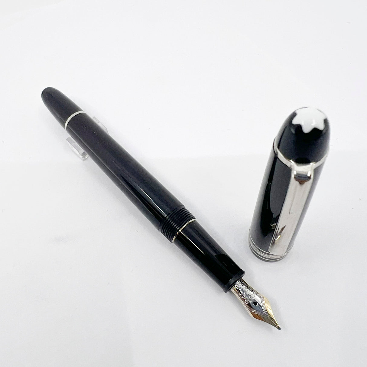 Montblanc P145 Classique Platinum Plated Trim Fountain Pen -  Medium 14kt Gold Nib