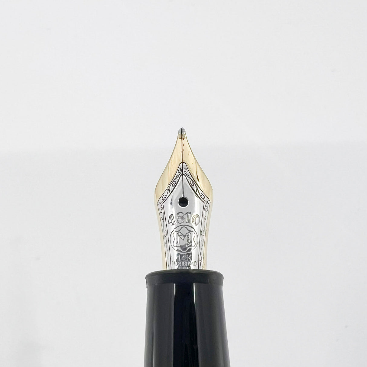 Montblanc P145 Classique Platinum Plated Trim Fountain Pen -  Medium 14kt Gold Nib