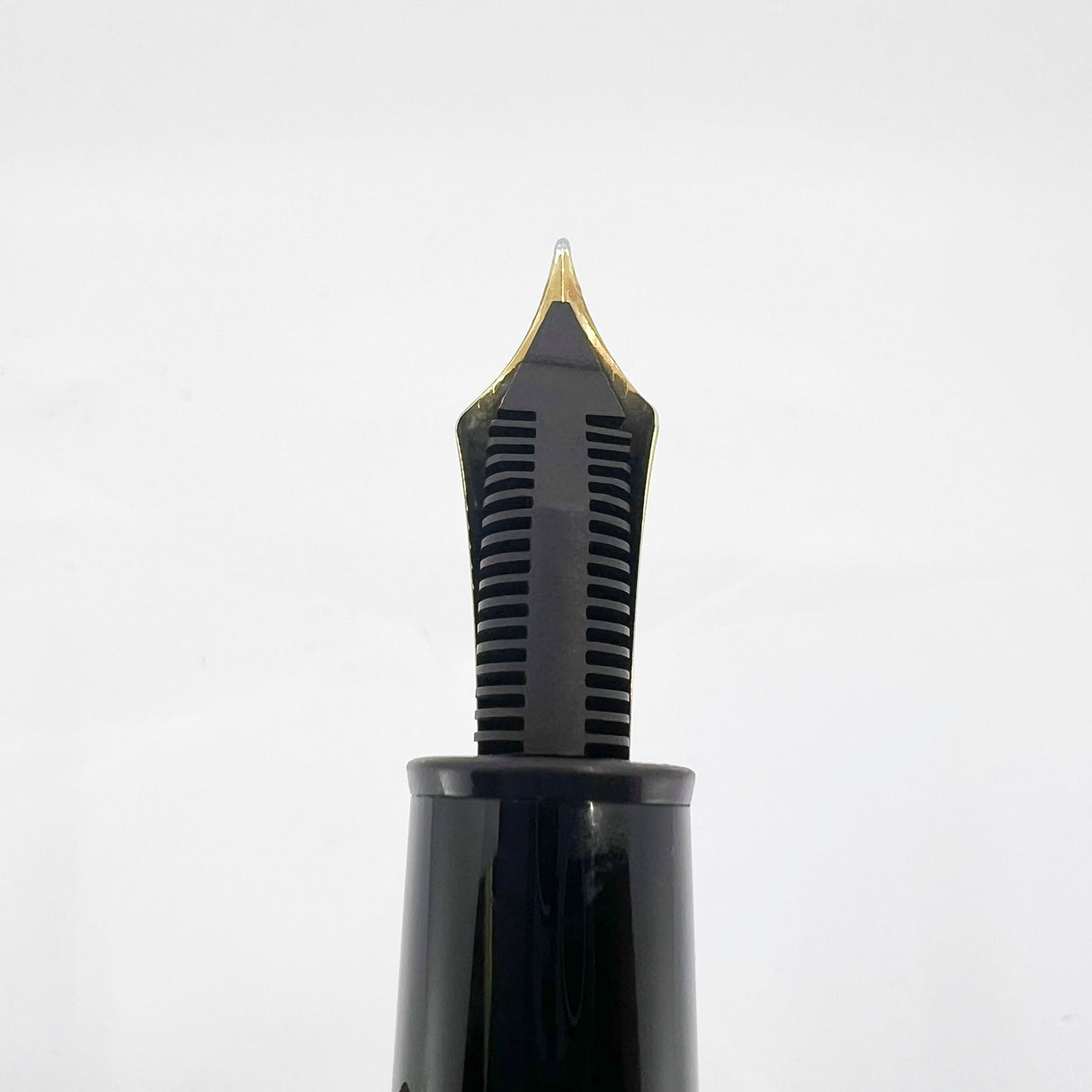 Montblanc Meisterstuck #149 (Largest) Fountain Pen - Semi-Flex Medium 18kt Gold Nib