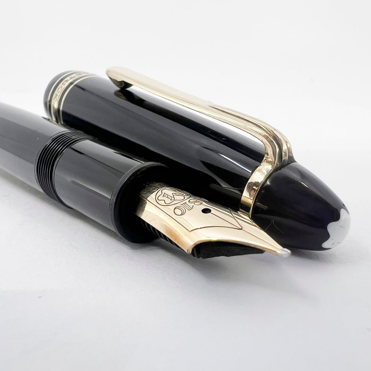 Montblanc Black Resin Meisterstuck #146 LeGrand Fountain Pen -  Fine 14kt Gold Nib