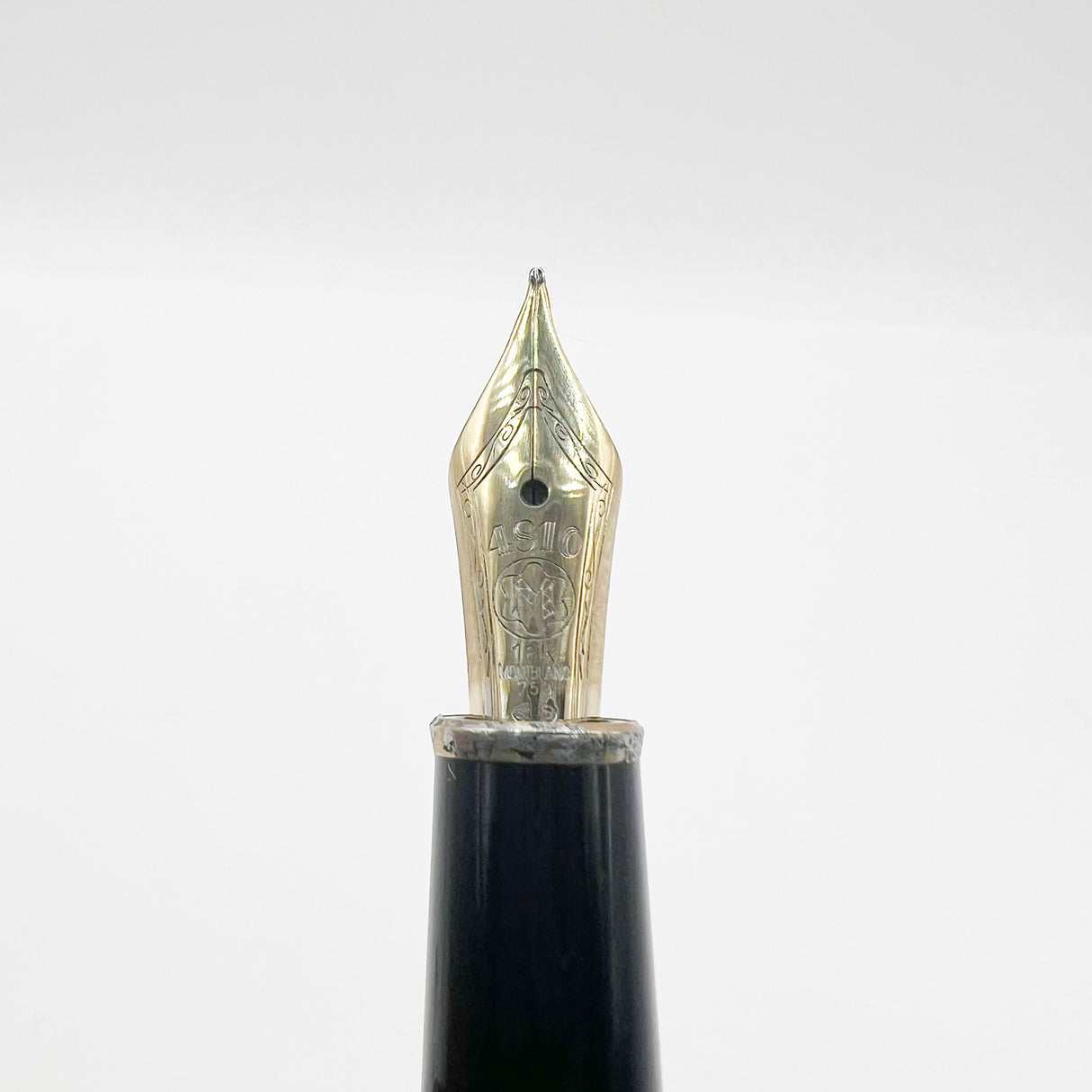 Montblanc Solitaire Gold Plated Barleycorn Classique #144 Fountain Pen - Fine 18kt Gold Nib