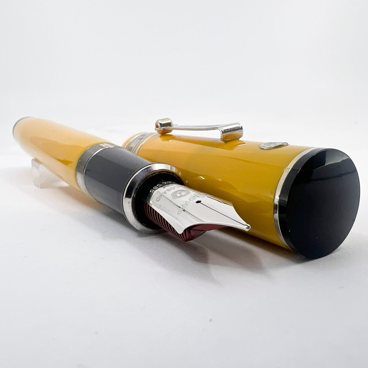 Wahl Eversharp Yellow Decoband Oversized  Fountain Pen -  Medium #8 Size 14kt Gold Nib