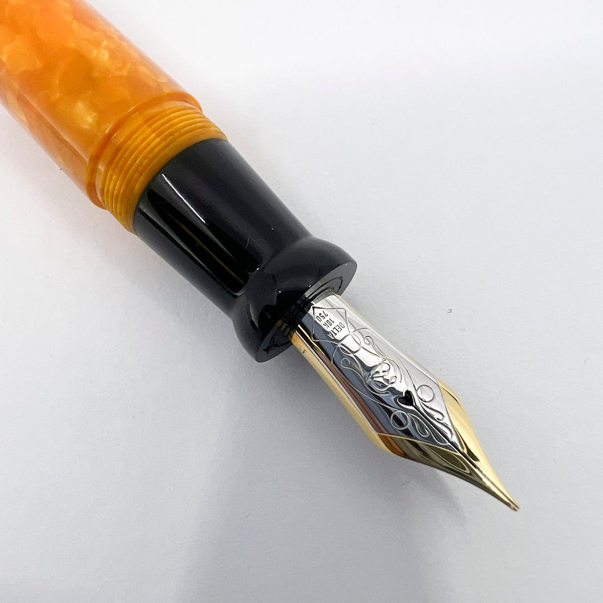 Delta COLOSSEUM Limited Edition Lever Fill Fountain Pen (1996) - Medium 18kt Gold Nib