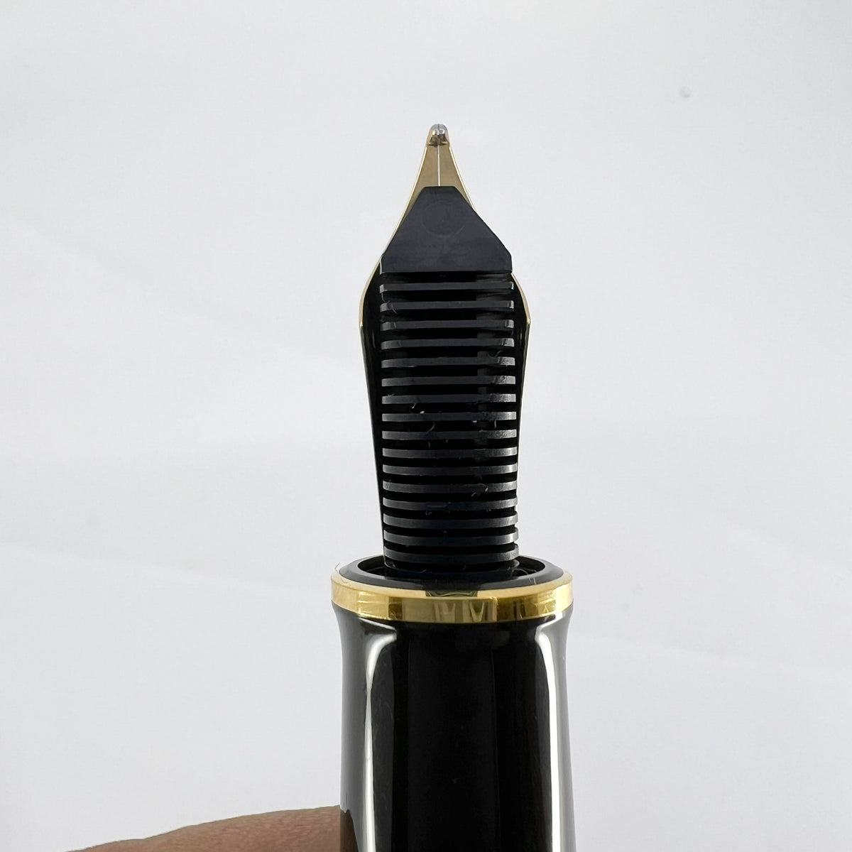 Pelikan M800  Brown  Striped Barrel/Solid Brown Cap  Fountain Pen - Medium 18kt Gold Nib