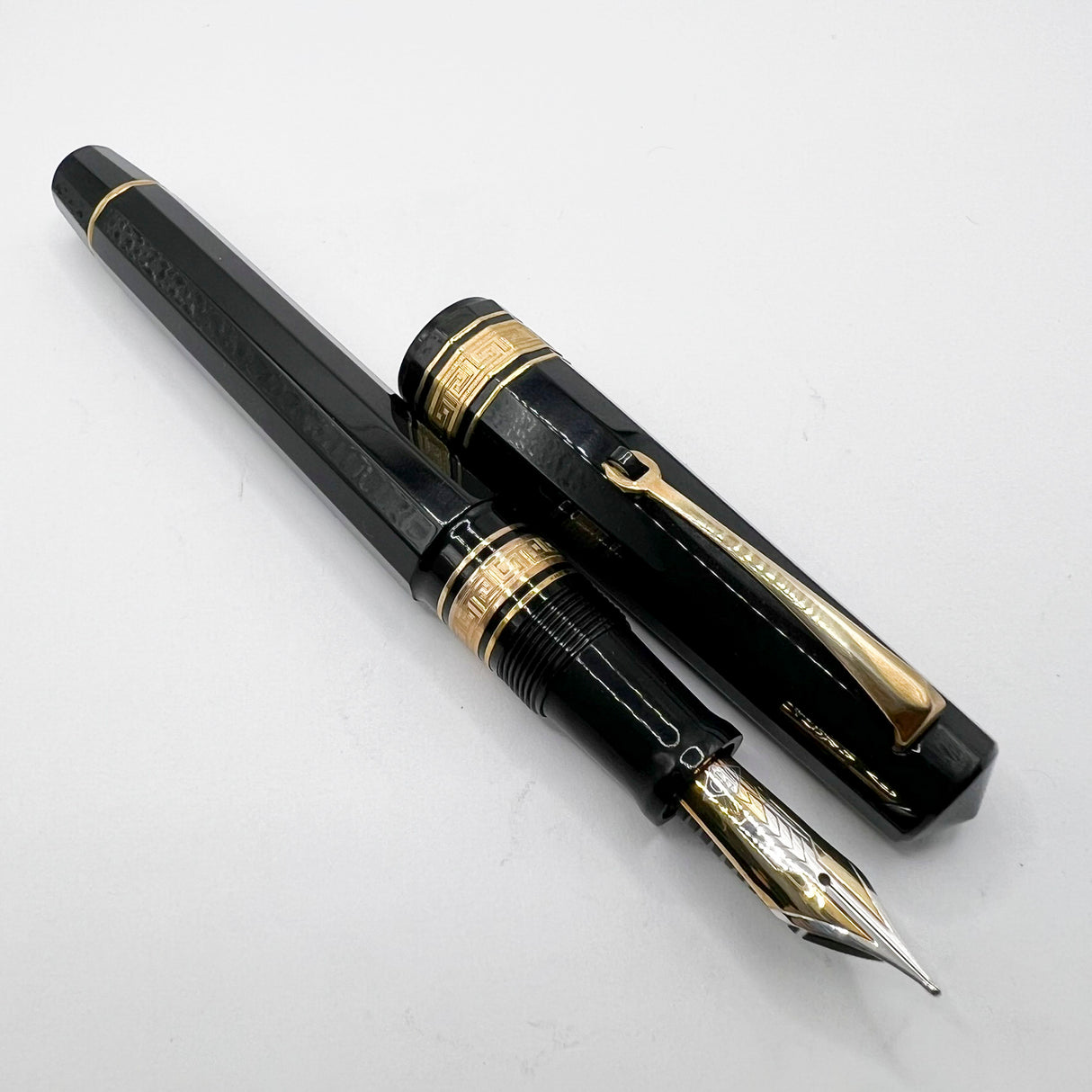 OMAS Arte Italiana Large Black Paragon Limited Edition Fountain Pen #101/300 (1990s) - Broad 18kt Gold Nib
