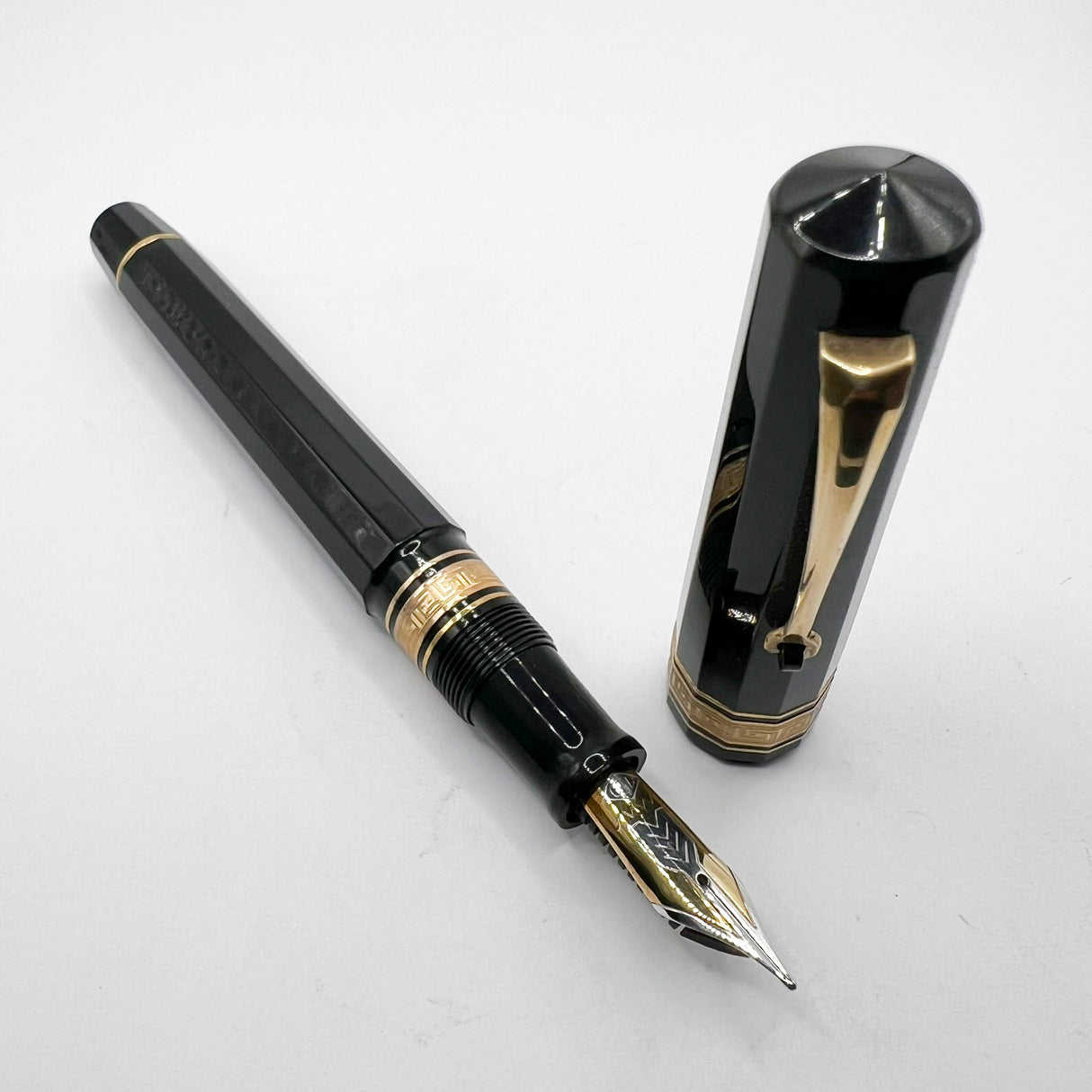 OMAS Arte Italiana Large Black Paragon Limited Edition Fountain Pen #101/300 (1990s) - Broad 18kt Gold Nib