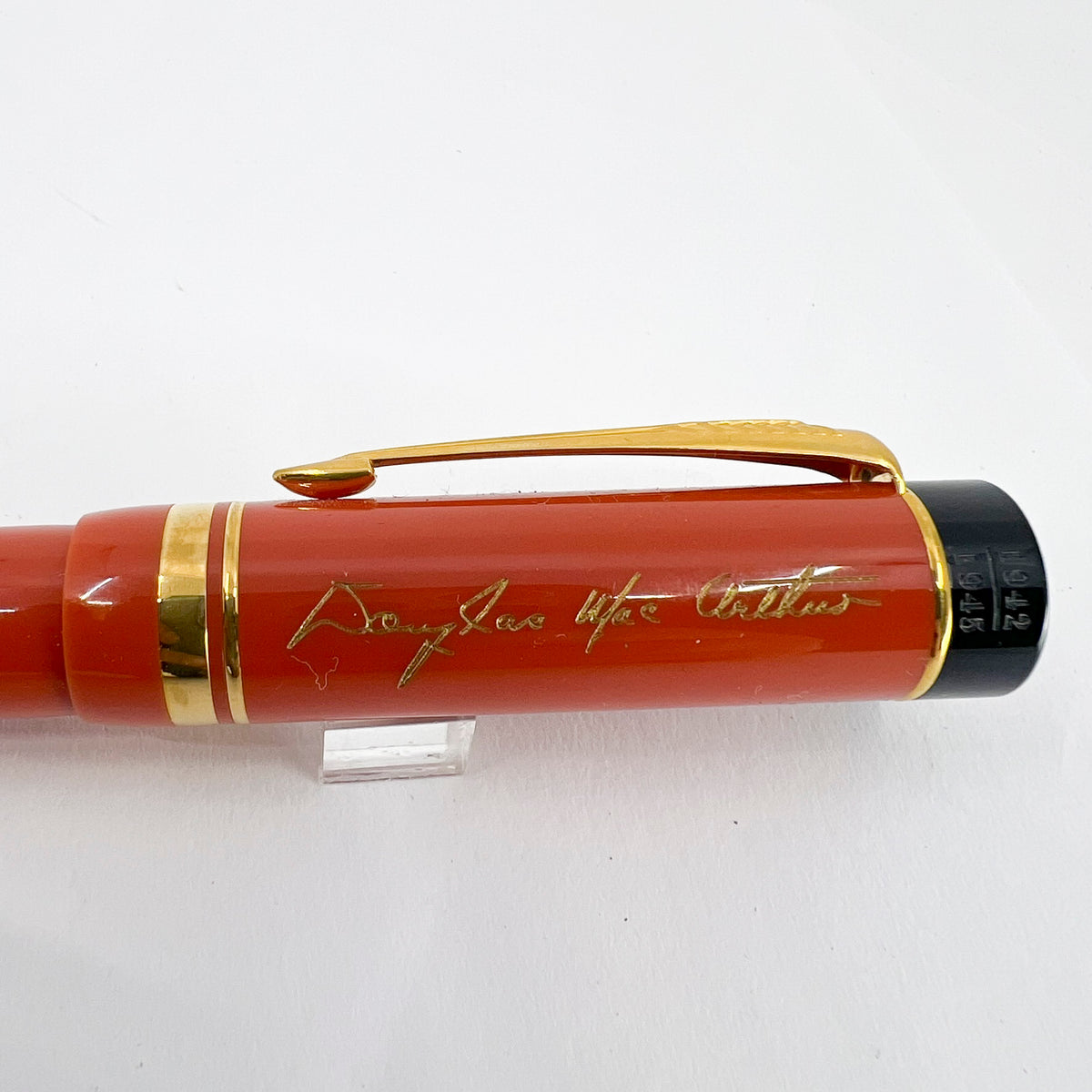 Parker Duofold Centennial (Largest Size) Douglas MacArthur/World War II Commemorative Limited Edition Fountain Pen - Medium 18kt Gold Nib