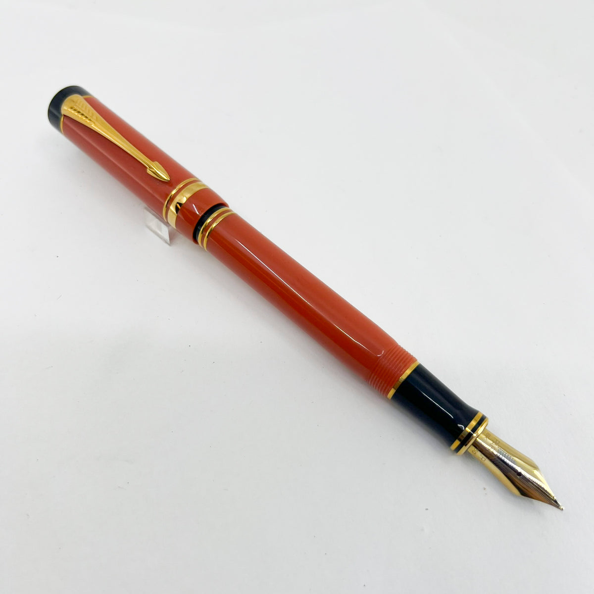 Parker Duofold Centennial (Largest Size) Douglas MacArthur/World War II Commemorative Limited Edition Fountain Pen - Medium 18kt Gold Nib
