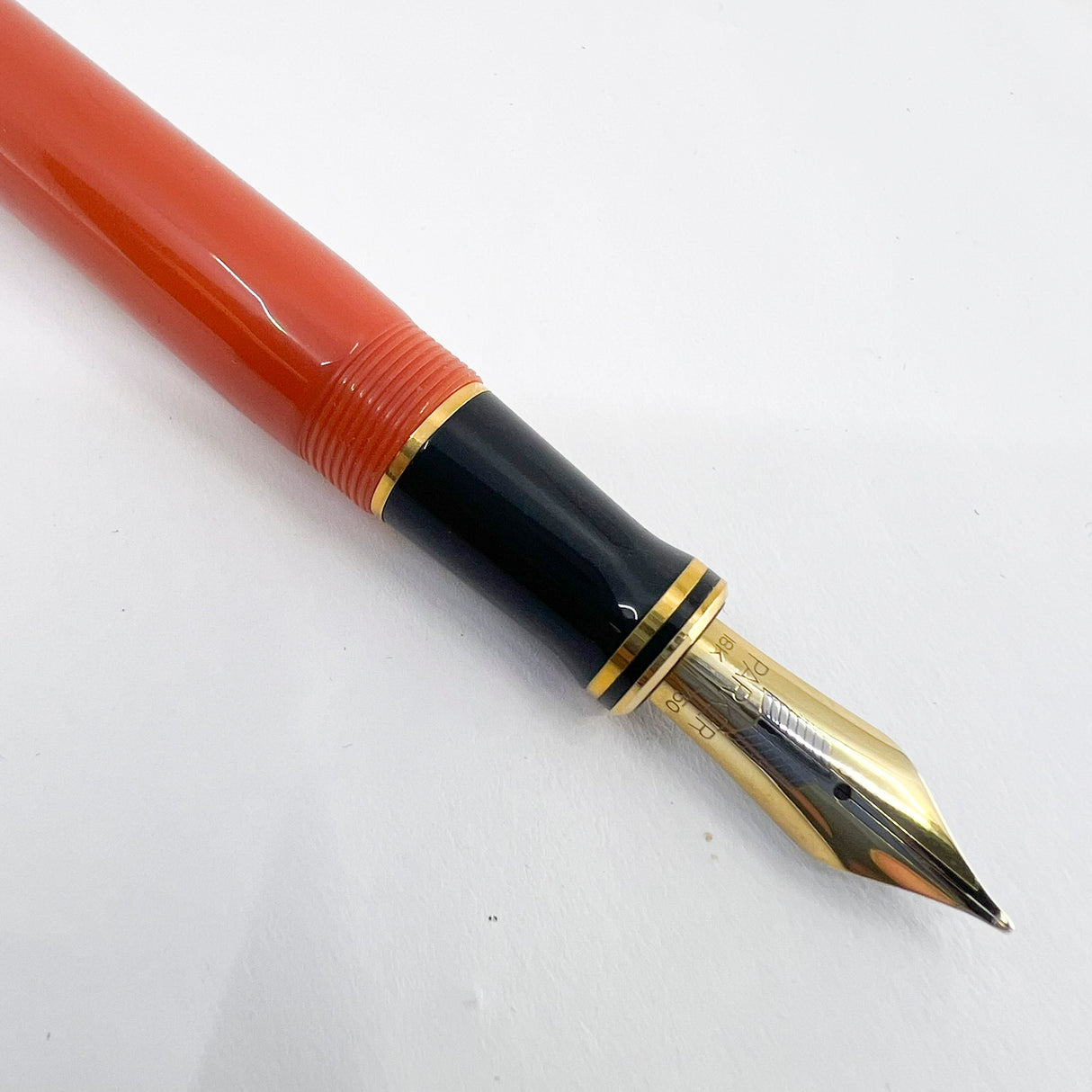 Parker Duofold Centennial (Largest Size) Douglas MacArthur/World War II Commemorative Limited Edition Fountain Pen - Medium 18kt Gold Nib