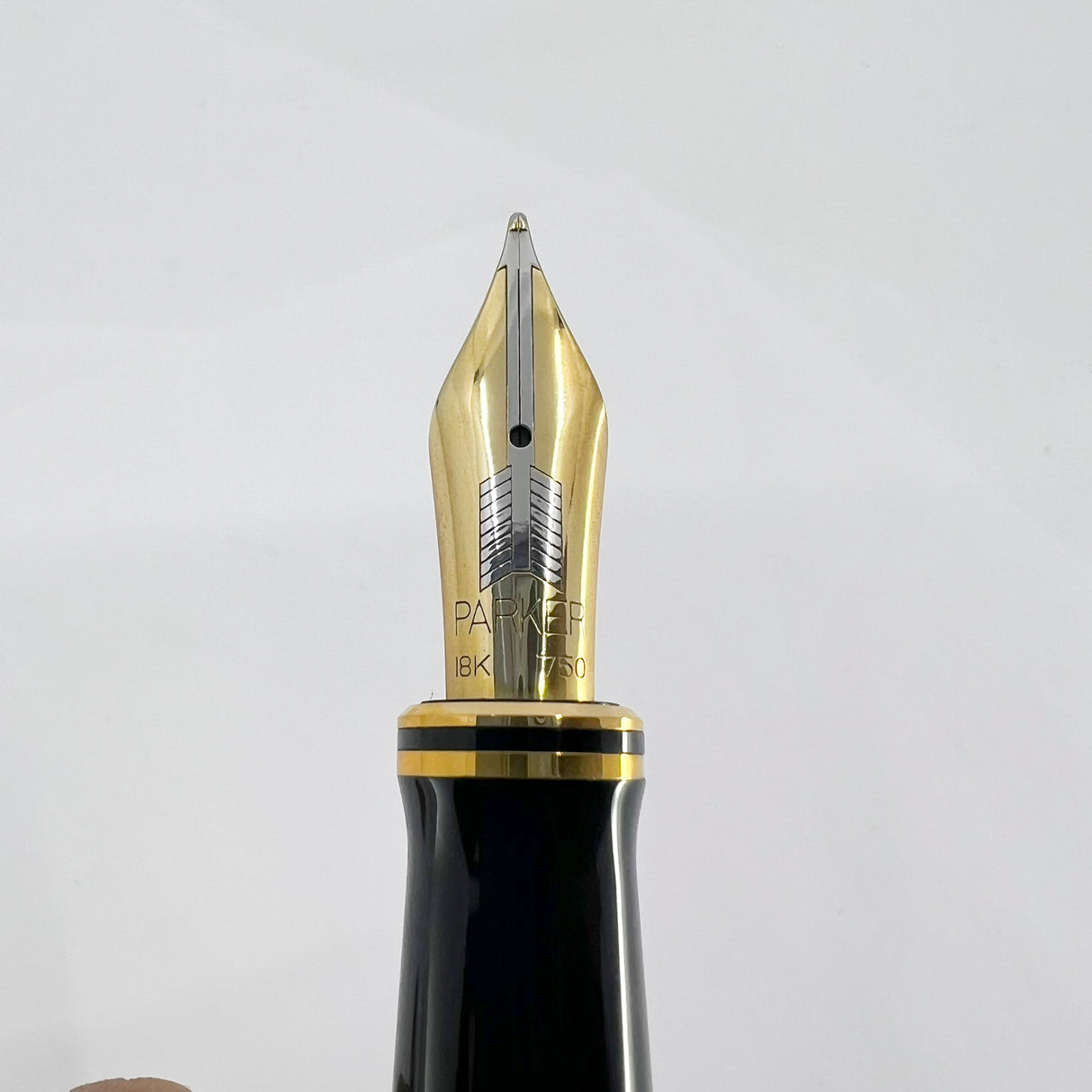 Parker Duofold Centennial (Largest Size) Douglas MacArthur/World War II Commemorative Limited Edition Fountain Pen - Medium 18kt Gold Nib