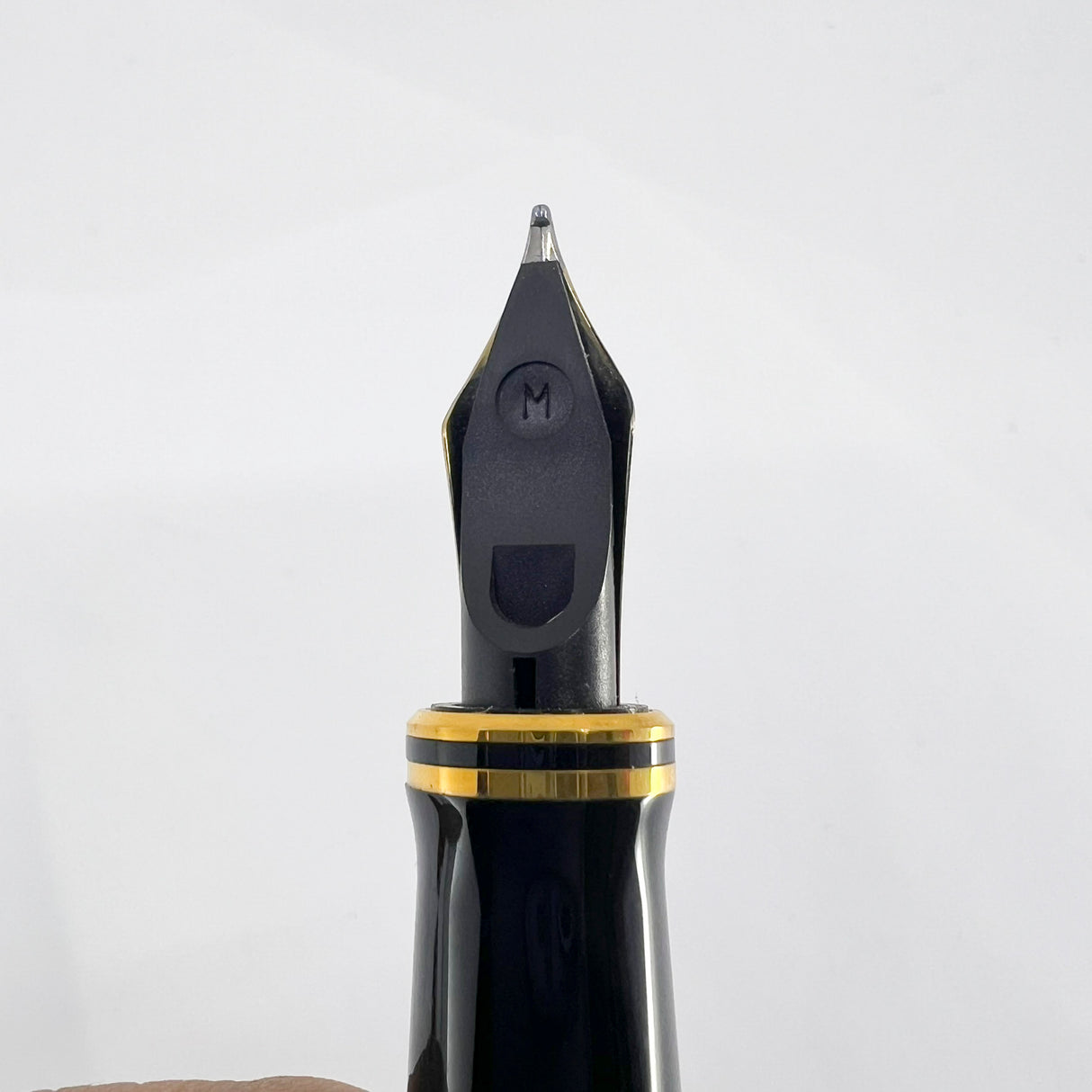 Parker Duofold Centennial (Largest Size) Douglas MacArthur/World War II Commemorative Limited Edition Fountain Pen - Medium 18kt Gold Nib