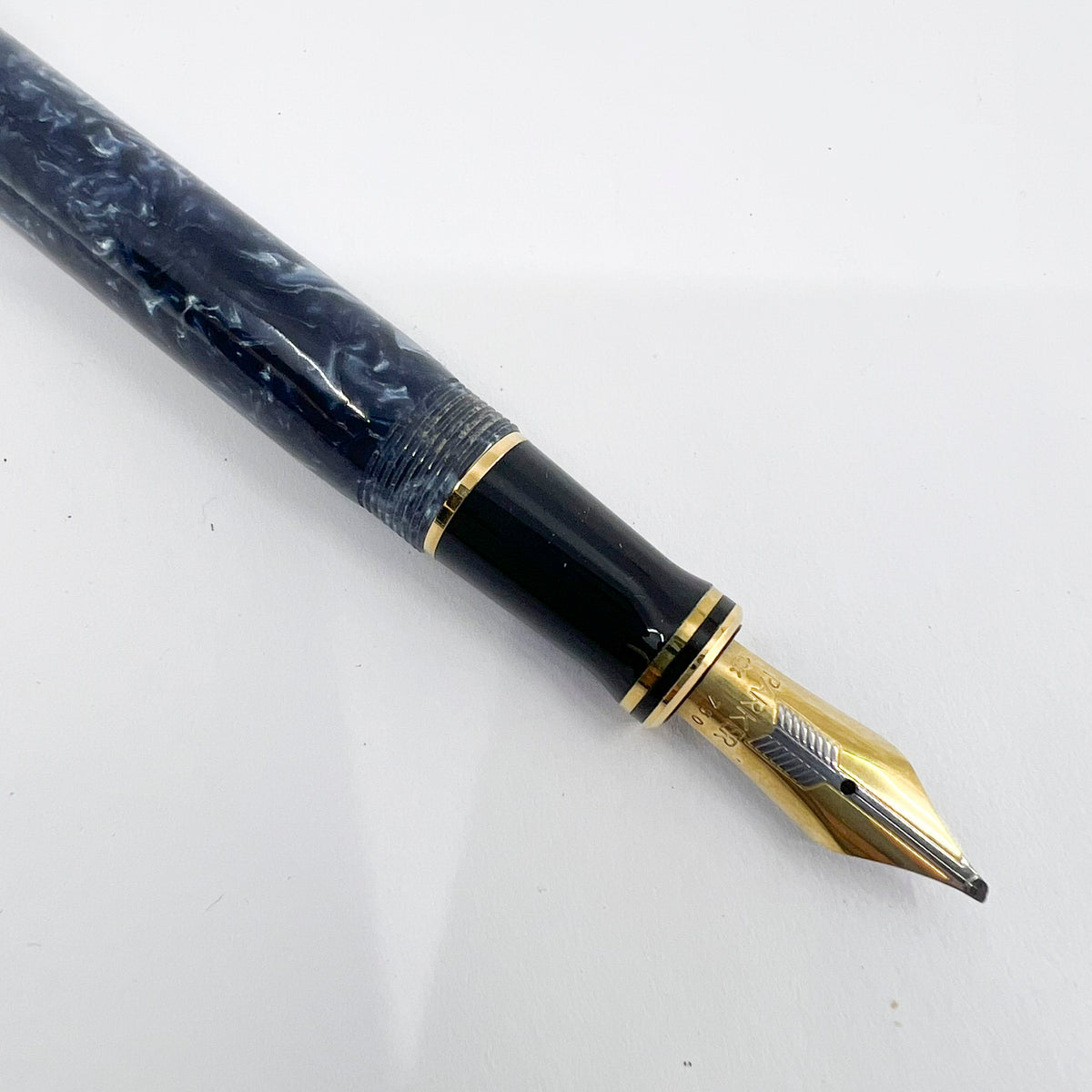Parker Duofold Centennial (Largest) Marbled Blue  Fountain Pen - Broad Oblique #91 18kt Gold Nib (Circa 1990)