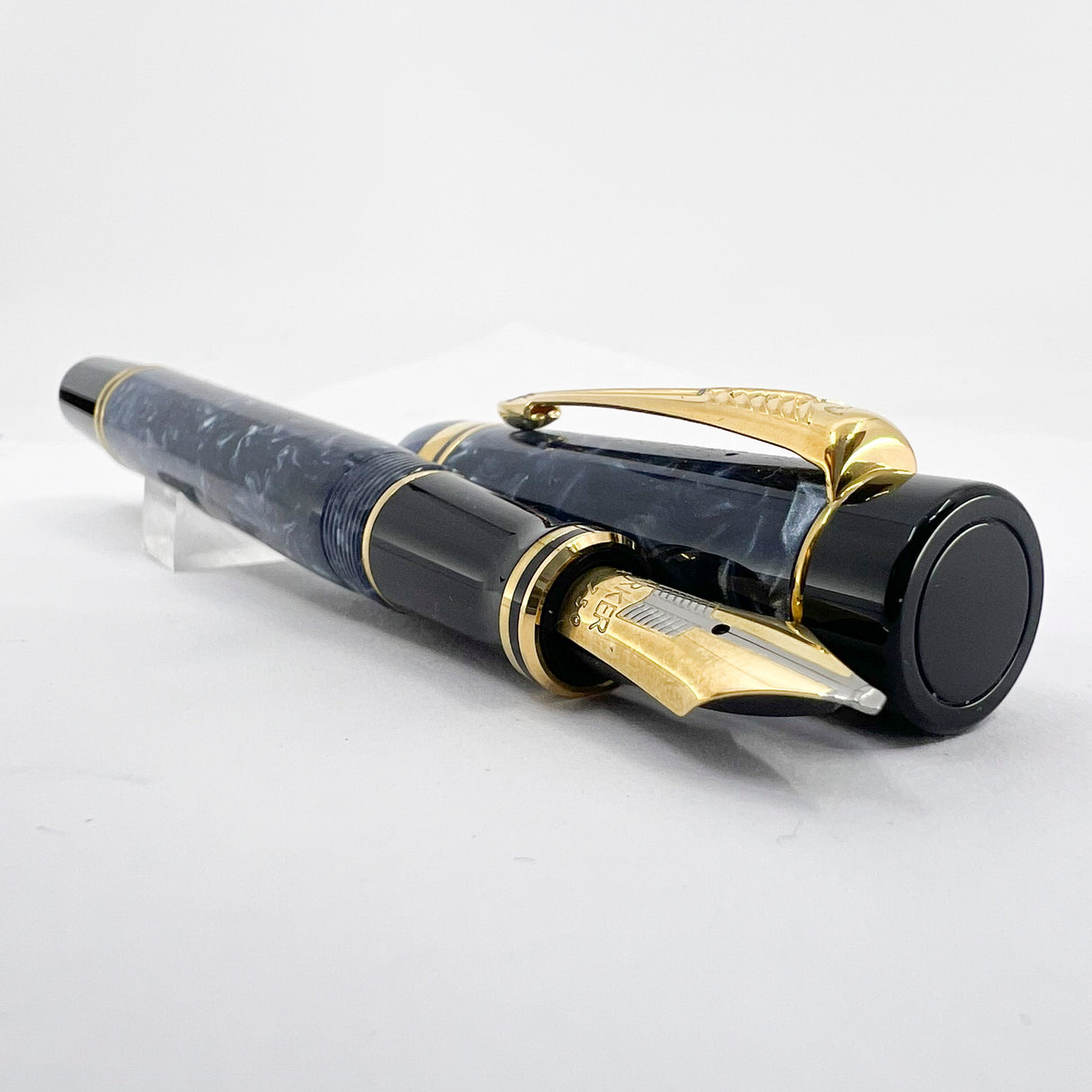 Parker Duofold Centennial (Largest) Marbled Blue  Fountain Pen - Broad Oblique #91 18kt Gold Nib (Circa 1990)