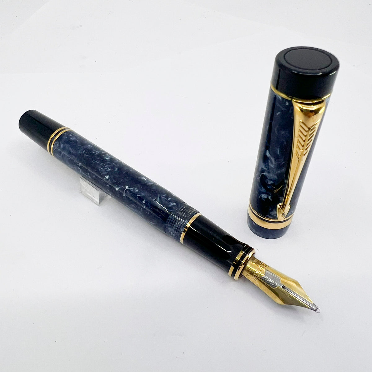 Parker Duofold Centennial (Largest) Marbled Blue  Fountain Pen - Broad Oblique #91 18kt Gold Nib (Circa 1990)