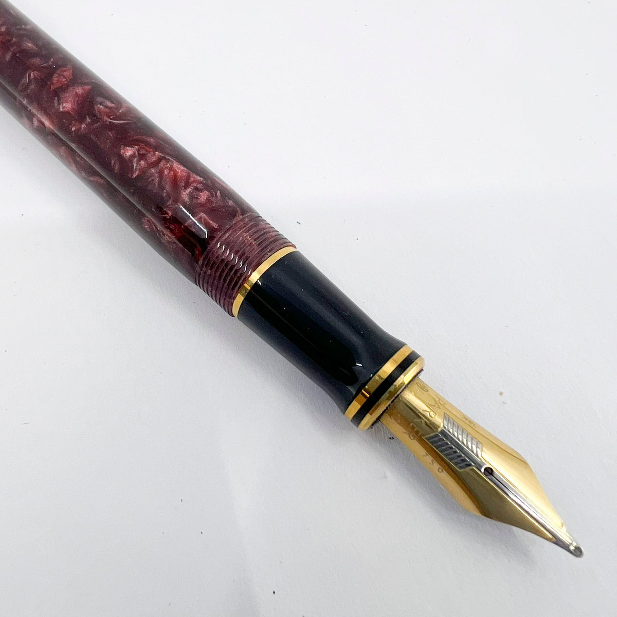 Parker Centennial (Largest Size) Marbled Maroon Duofold Fountain Pen (Circa 1991) -  Medium 18kt Gold Nib