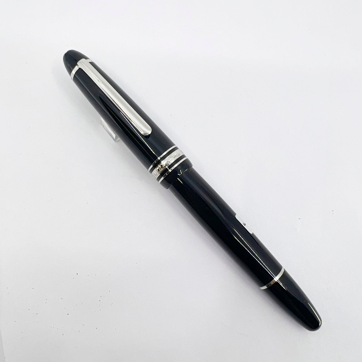 Montblanc #P146 LeGrand Meisterstuck Black Resin Fountain Pen/Platinum-Plated Trim - Fine 14kt Gold Nib