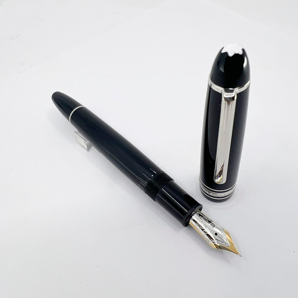 Montblanc #P146 LeGrand Meisterstuck Black Resin Fountain Pen/Platinum-Plated Trim - Fine 14kt Gold Nib