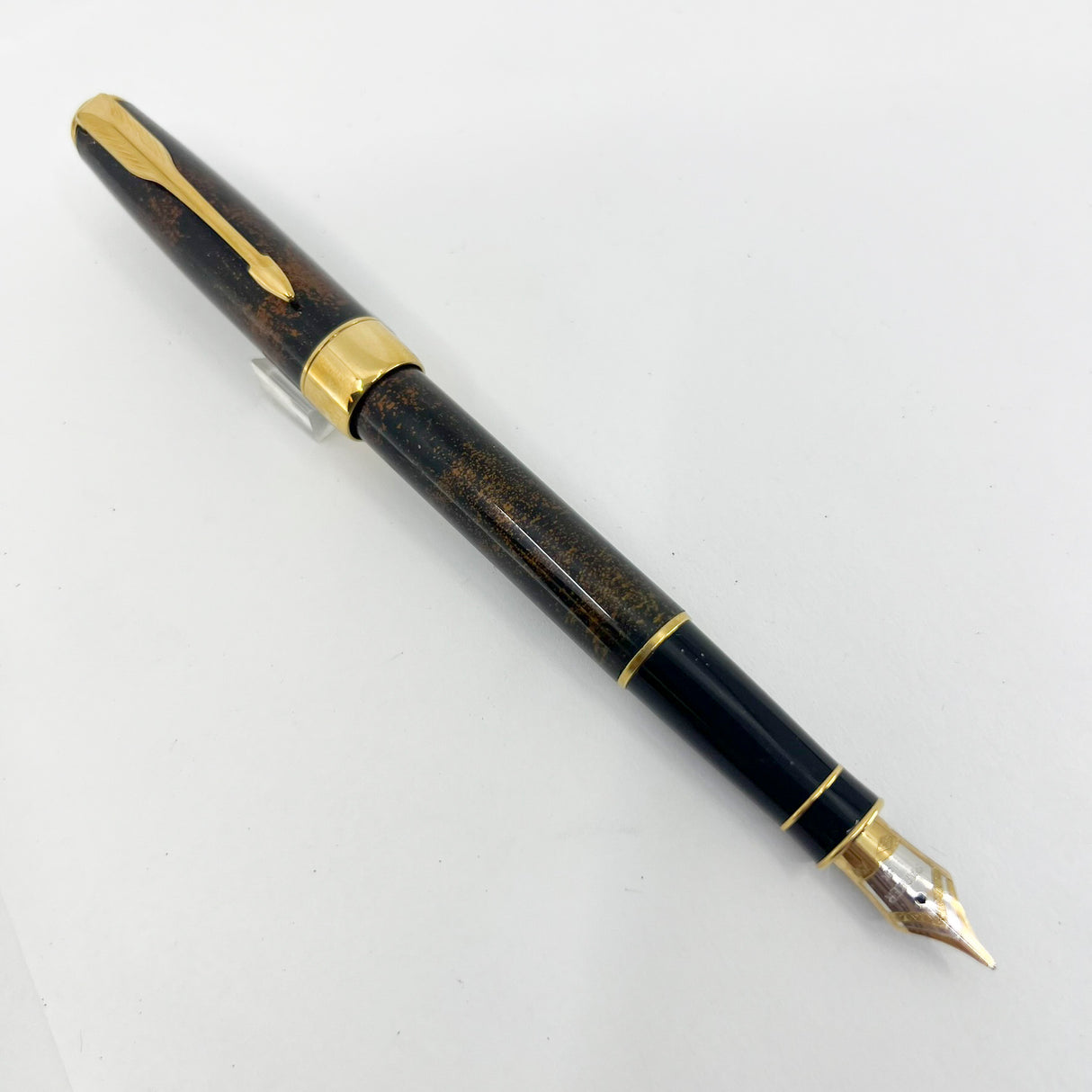Parker Sonnet Chinese Laque Vision Fonce/Dark Brown & Gold Flecks Fountain Pen - Medium 18kt Gold Nib - Tiffany Version with "Raised T" Embedded in Cap Top