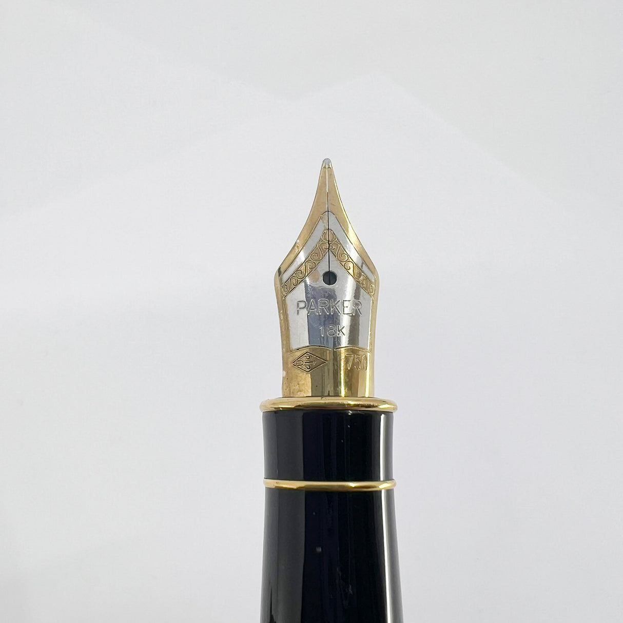 Parker Sonnet Chinese Laque Vision Fonce/Dark Brown & Gold Flecks Fountain Pen - Medium 18kt Gold Nib - Tiffany Version with "Raised T" Embedded in Cap Top