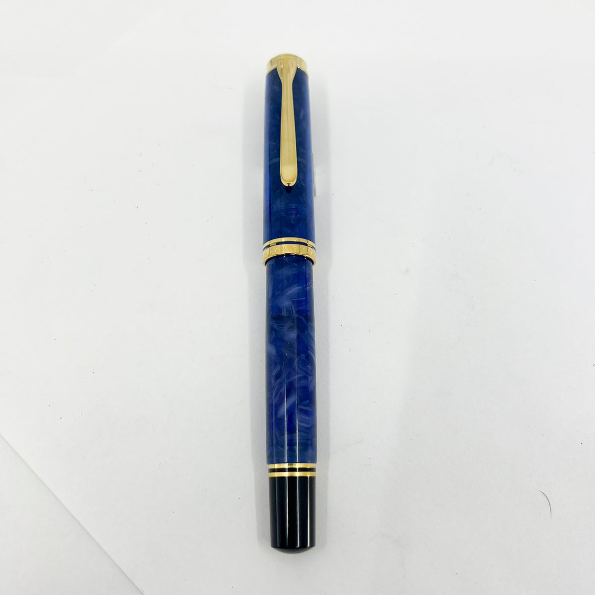 Pelikan Souveran M800 Marbled Blue O' Blue Fountain Pen - Medium 18kt Gold Nib