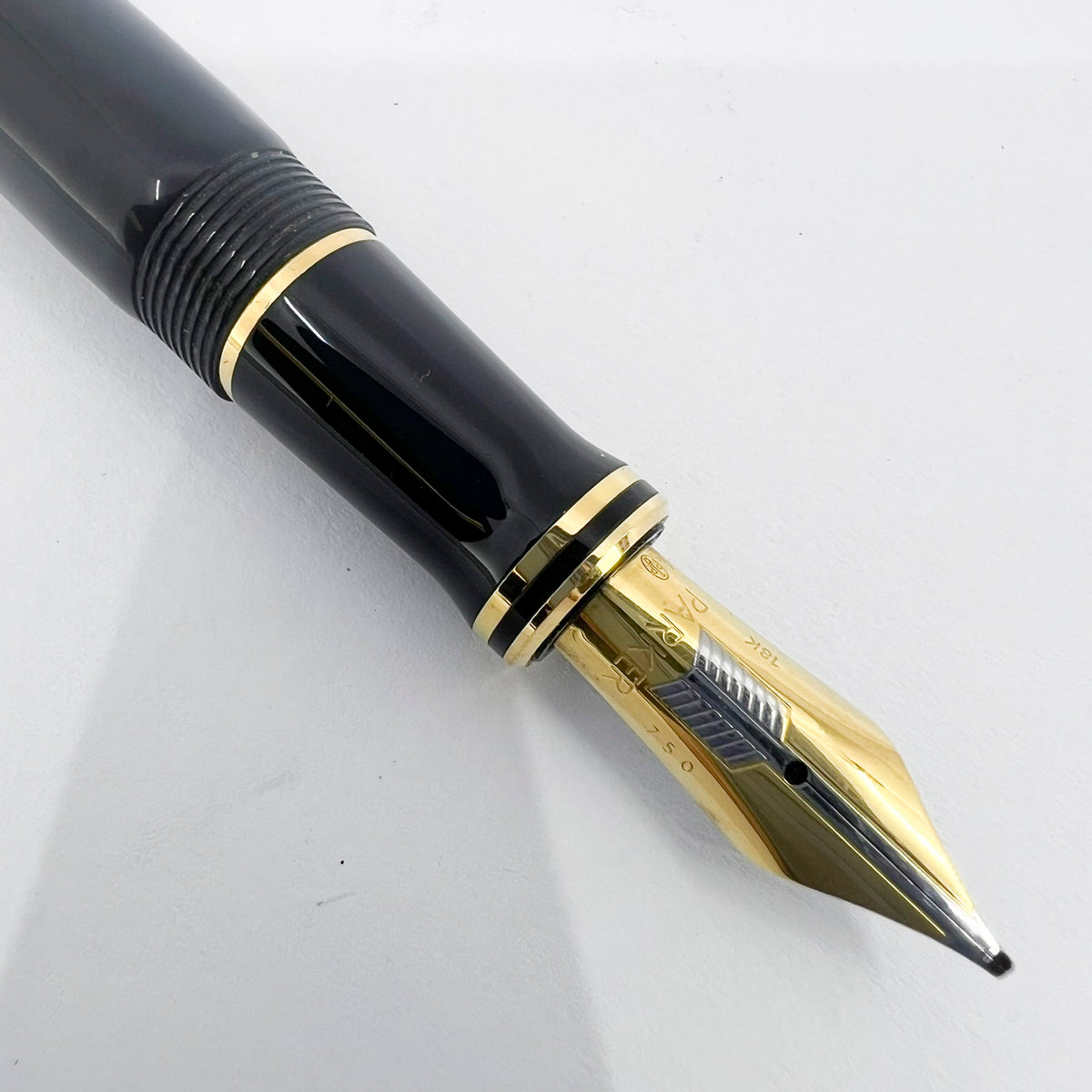 Parker Duofold Centennial (Largest) Black  Fountain Pen - Broad Oblique #91 18kt Gold Nib (Circa 1989)