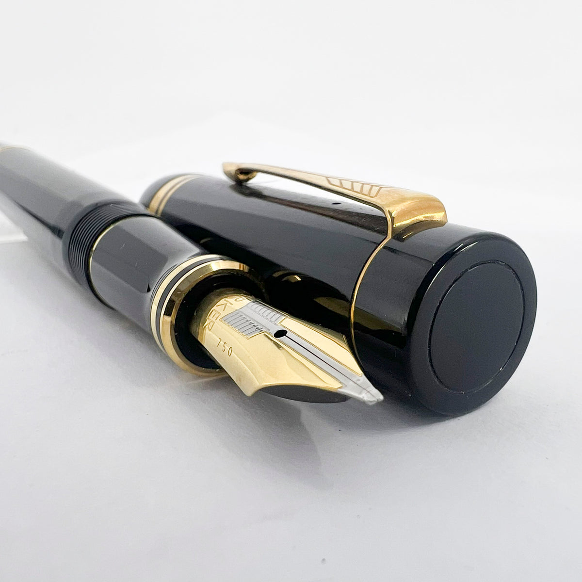 Parker Duofold Centennial (Largest) Black  Fountain Pen - Broad Oblique #91 18kt Gold Nib (Circa 1989)