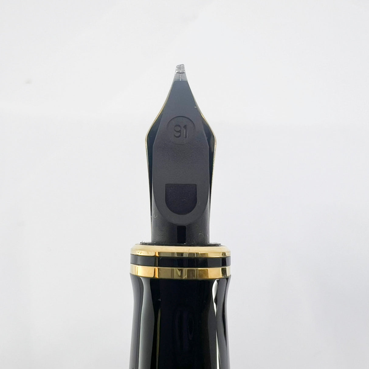 Parker Duofold Centennial (Largest) Black  Fountain Pen - Broad Oblique #91 18kt Gold Nib (Circa 1989)