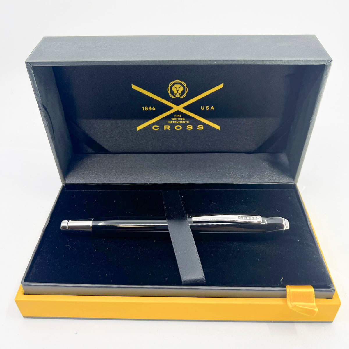 Cross Peerless 125 Black Obsidian Lacquer Fountain Pen - Medium 18kt Gold Nib