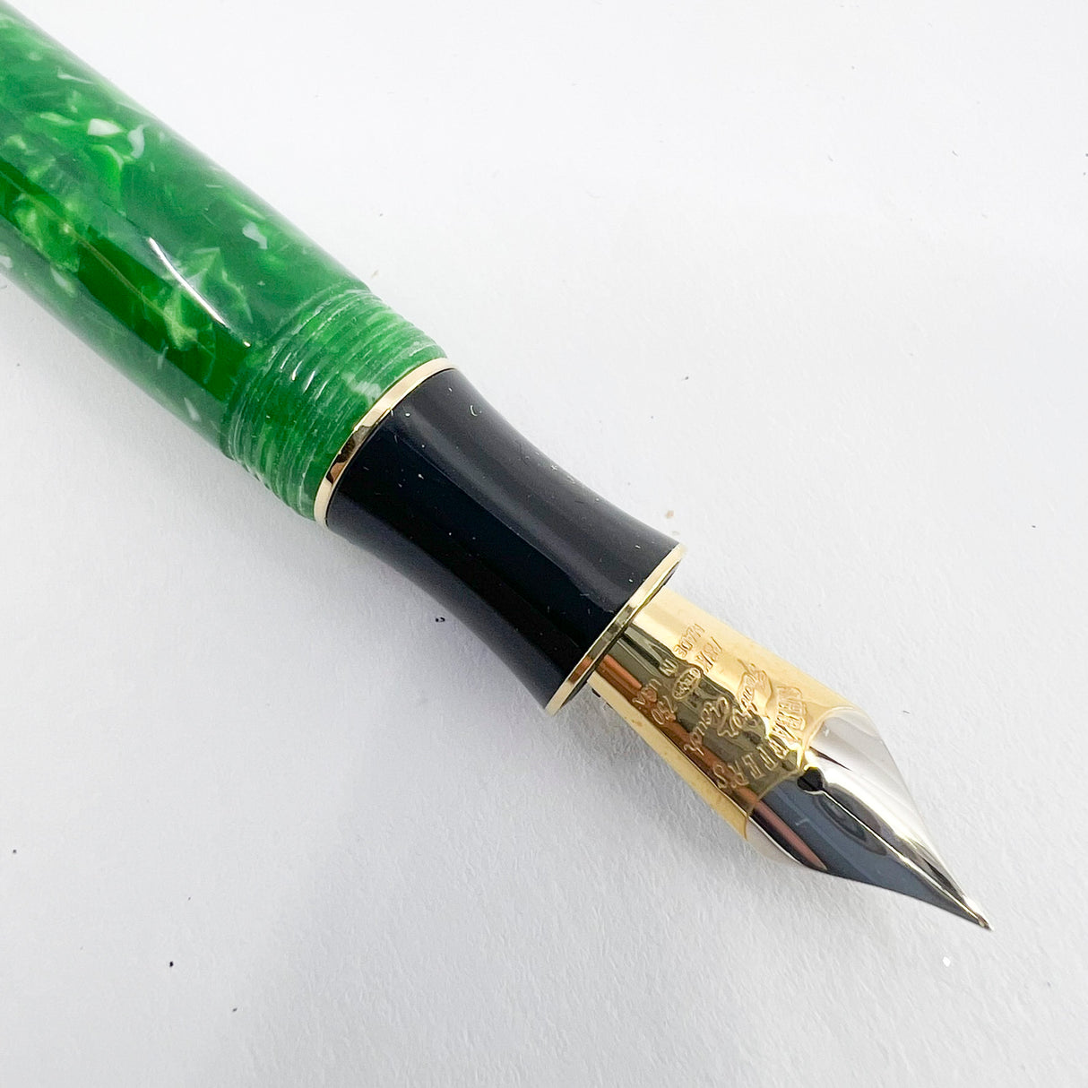 Sheaffer Balance Marbled Jade Green Fountain Pen - Extra Fine 18kt Gold Nib