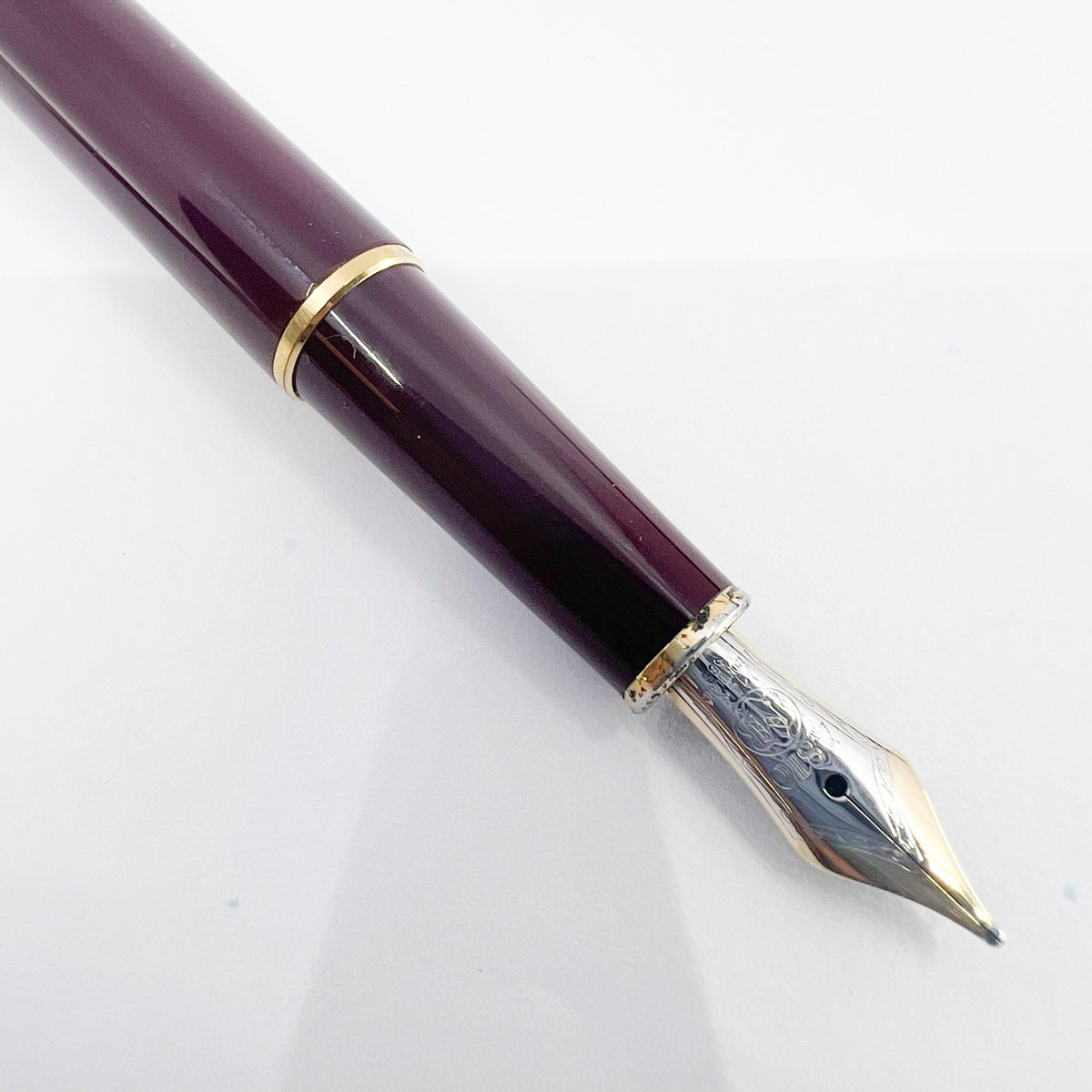 Montblanc #144 Bordeaux Resin Fountain Pen - Medium 14kt Gold Nib