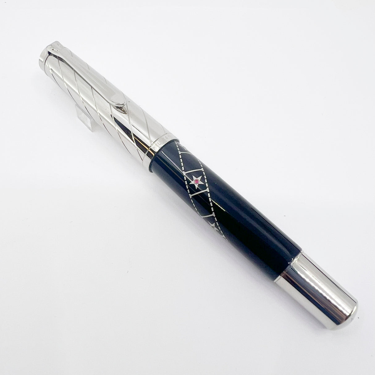 Pelikan Souveran M1005  Silver Screen Limited Edition Fountain Pen - Medium 18kt Gold Nib