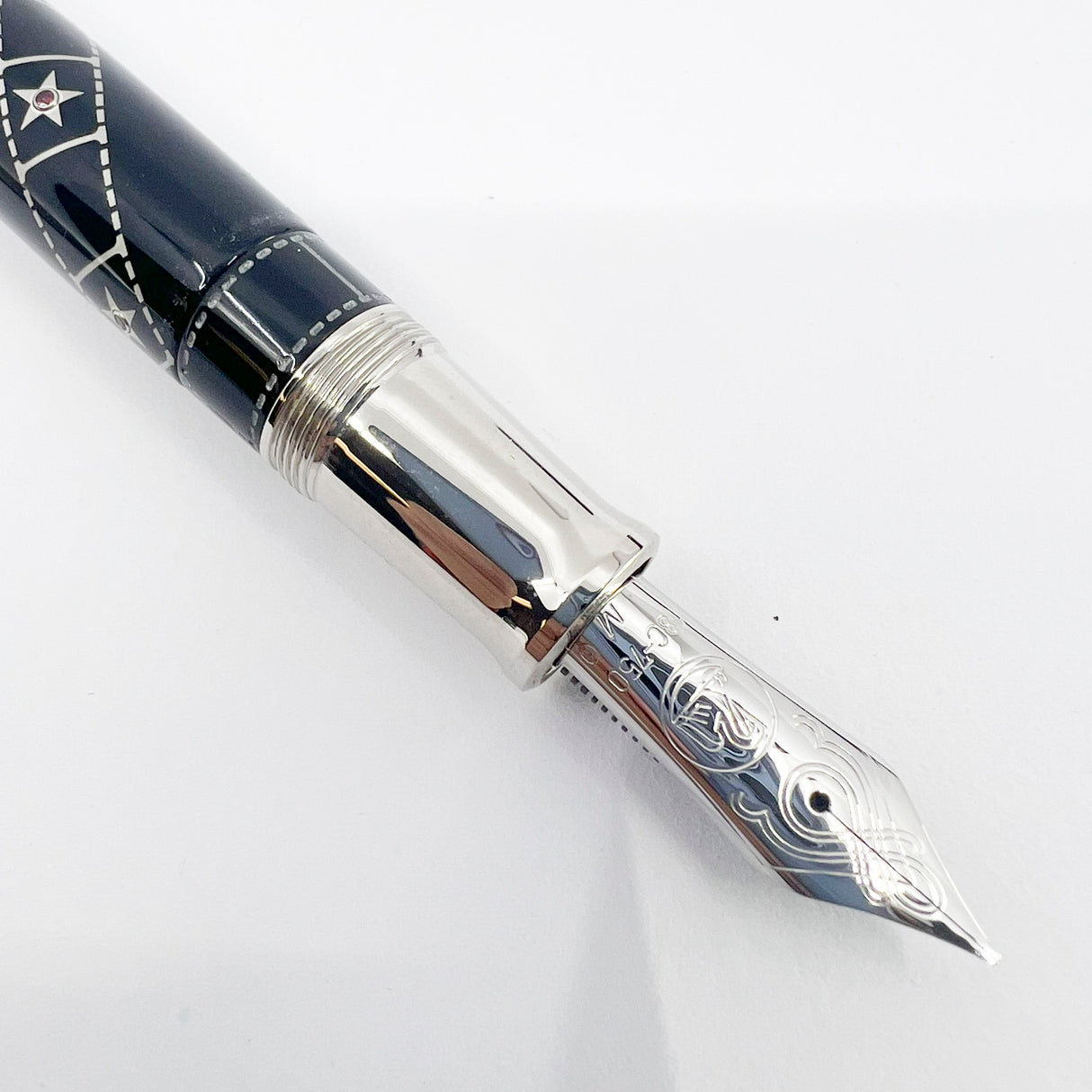 Pelikan Souveran M1005  Silver Screen Limited Edition Fountain Pen - Medium 18kt Gold Nib