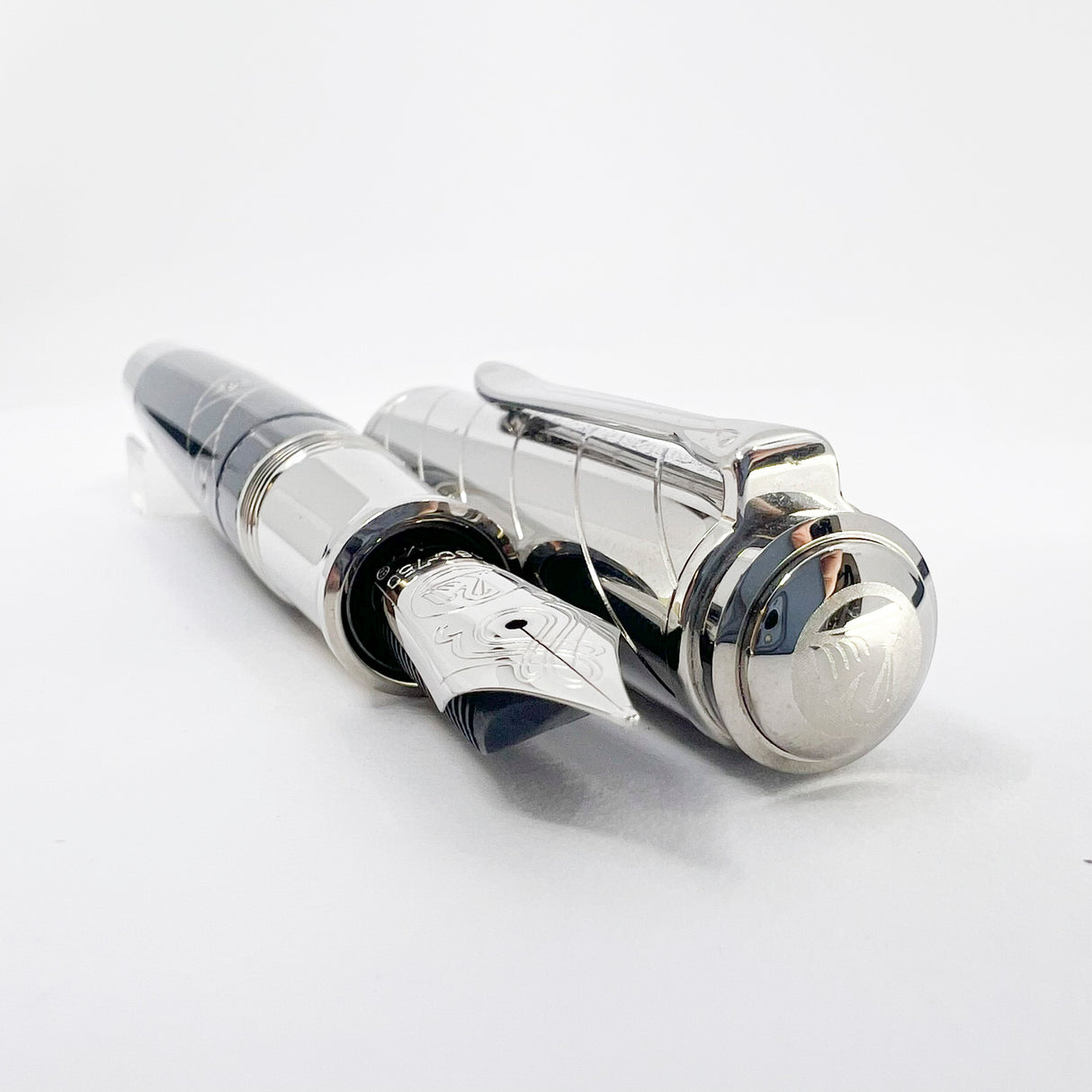 Pelikan Souveran M1005  Silver Screen Limited Edition Fountain Pen - Medium 18kt Gold Nib