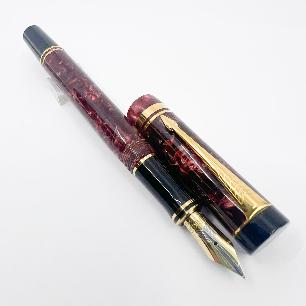 Parker International Maroon Marble Duofold Fountain Pen (Circa 1990) - Fine 18kt Gold Nib