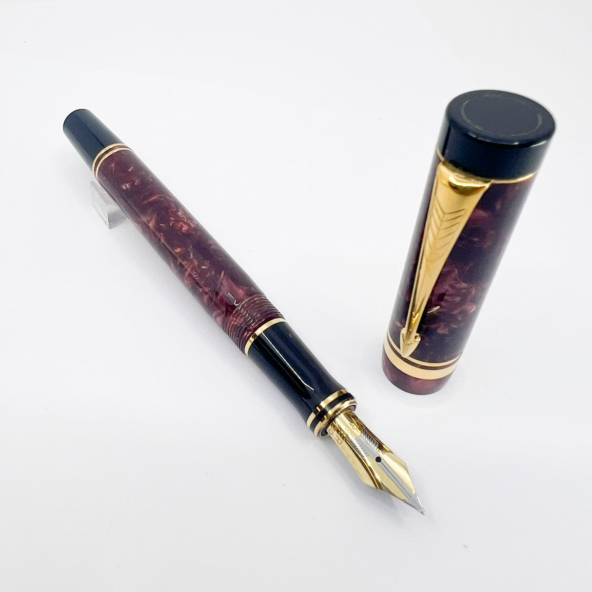 Parker International Maroon Marble Duofold Fountain Pen (Circa 1990) - Fine 18kt Gold Nib